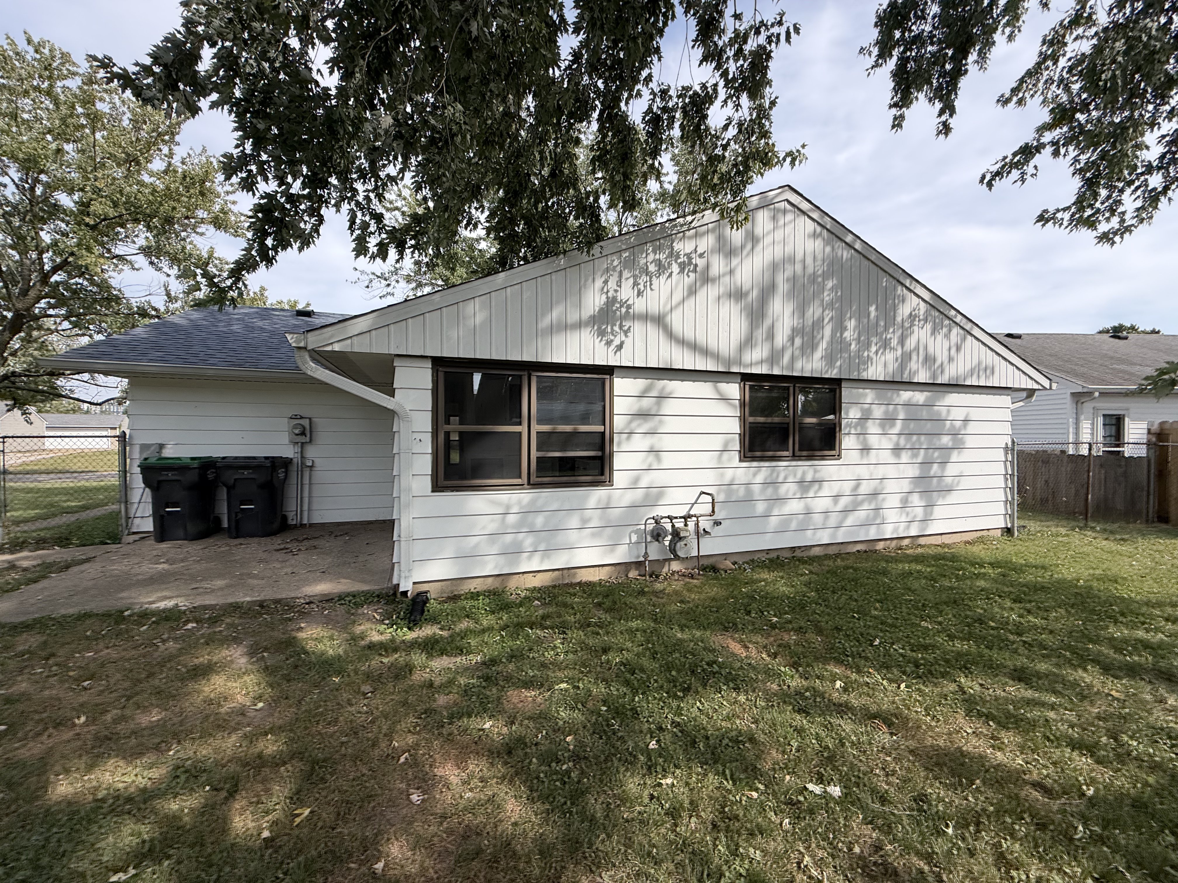 Photo 5 of 24 of 1036 Eastlawn Dr, Whiteland, IN