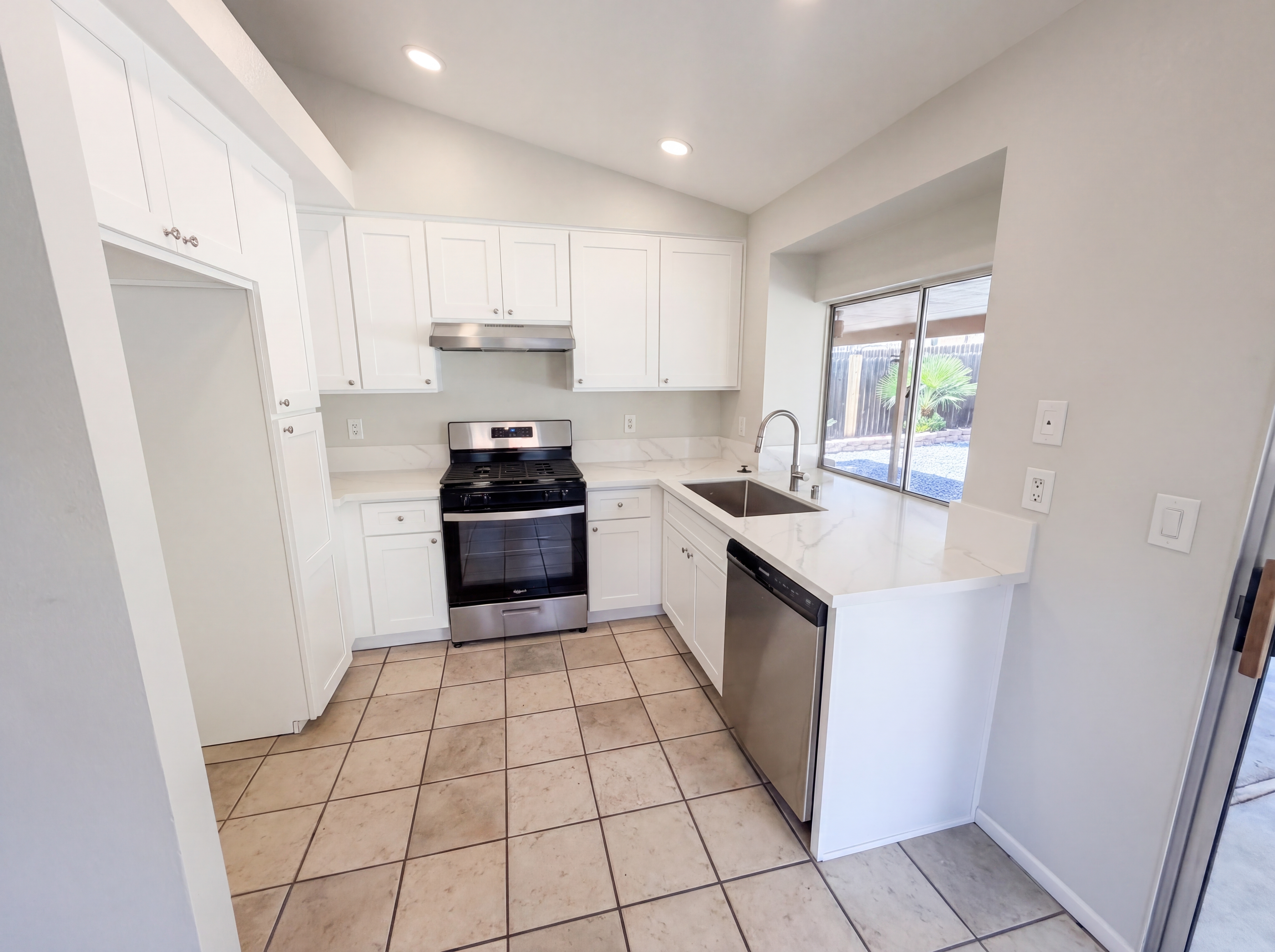 Photo 2 of 26 of 39823 Knollridge Dr, Temecula, CA