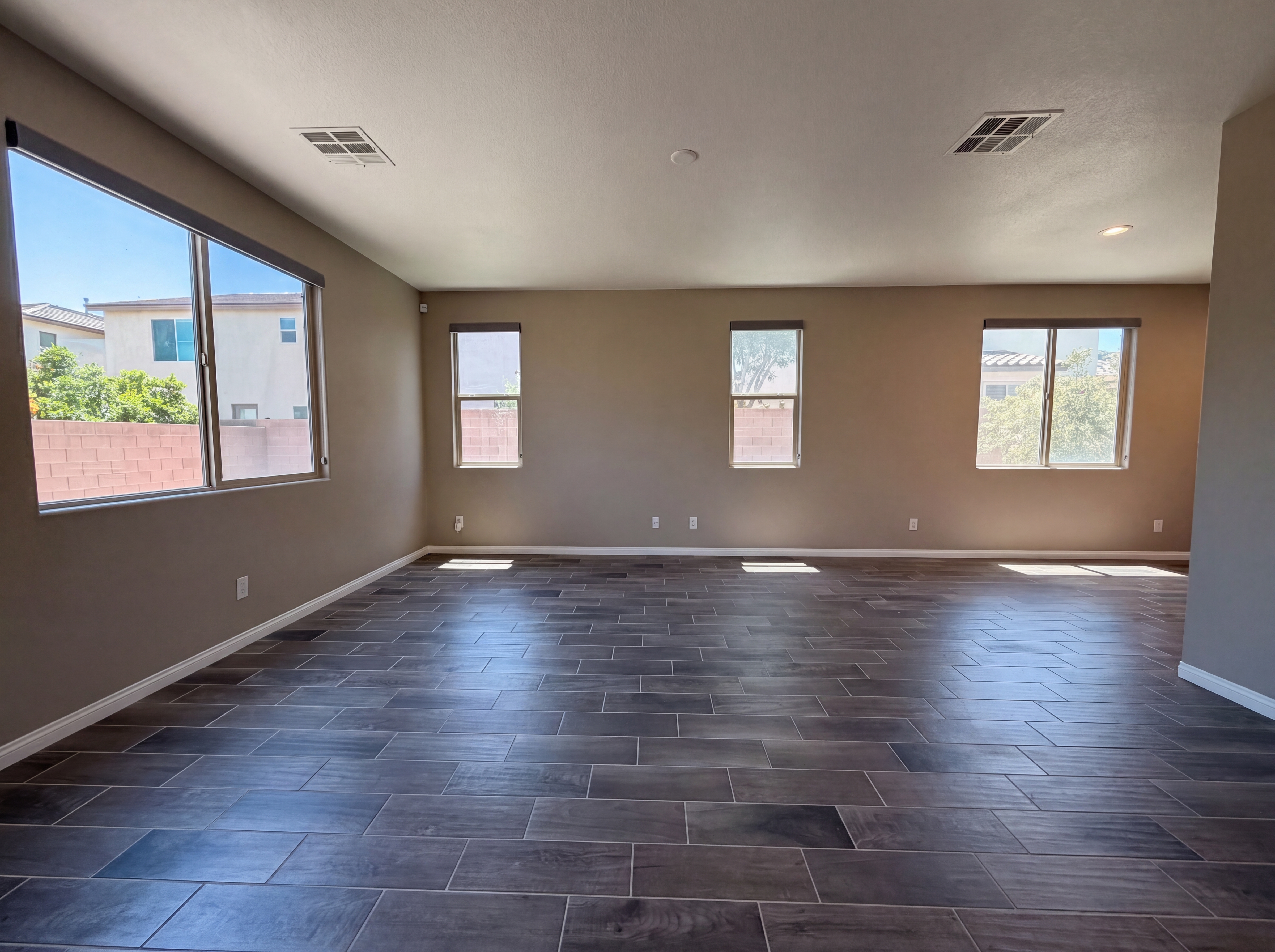 Photo 7 of 21 of 6586 Dolian Creek St, Las Vegas, NV