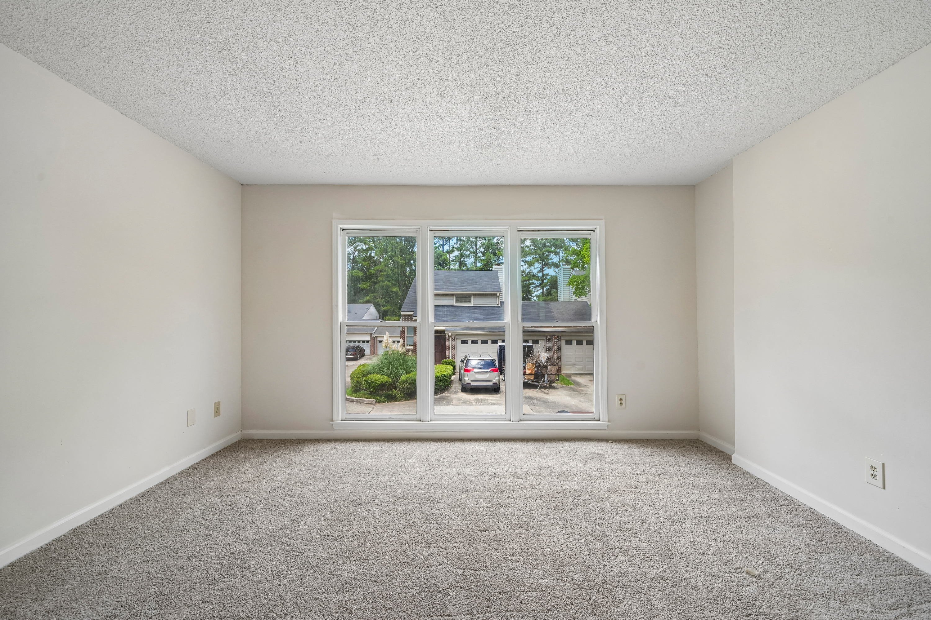 Photo 7 of 33 of 19 Belmonte Ct SW, Atlanta, GA