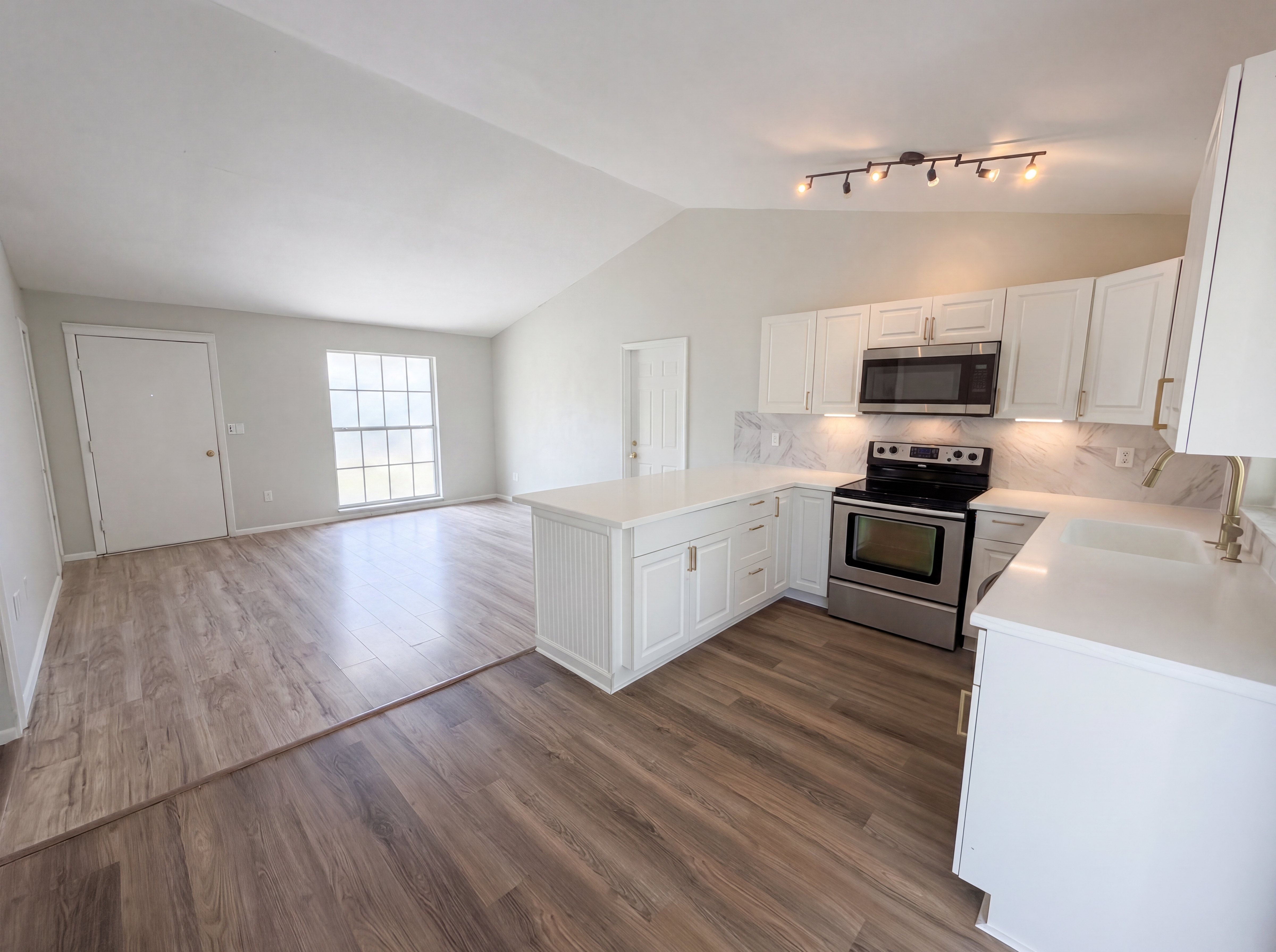 Photo 13 of 20 of 3130 Ludlow Dr, New Port Richey, FL