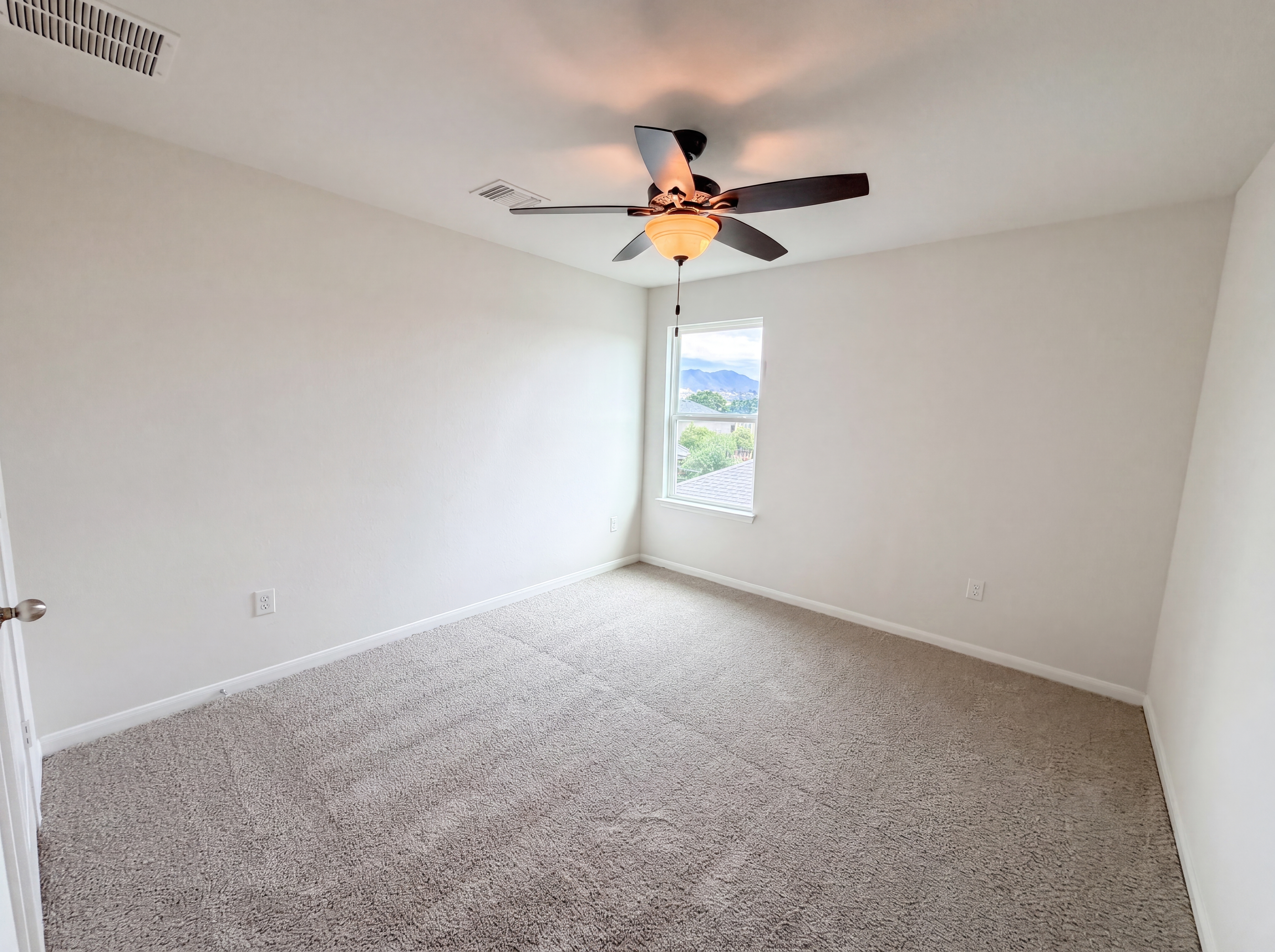 Photo 14 of 23 of 706 Luna Vista Dr, Hutto, TX