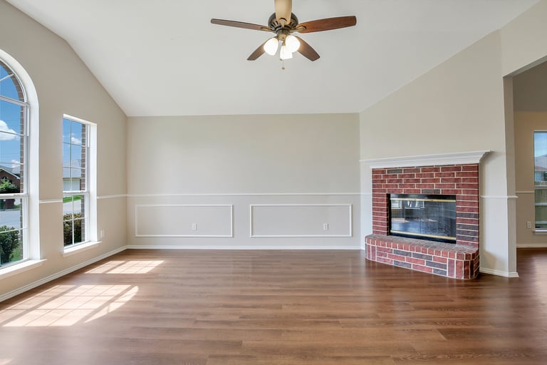 Photo 4 of 28 - 709 Stone Mesa Ct, Arlington, TX 76001