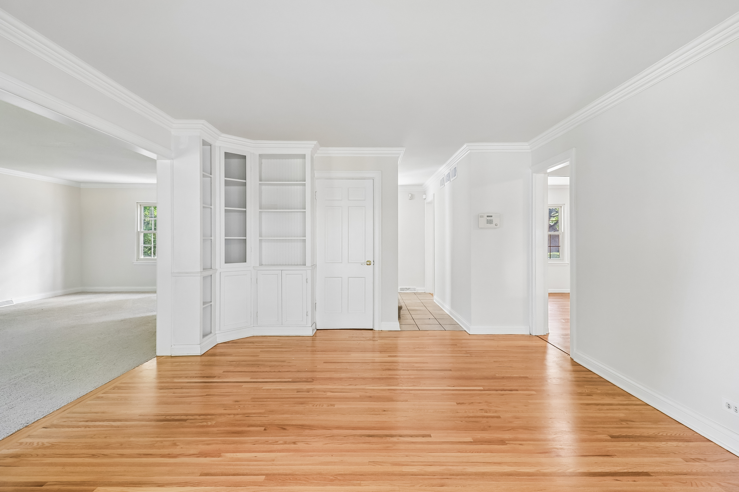 Photo 3 of 46 of 1053 Laurel Ln, Naperville, IL