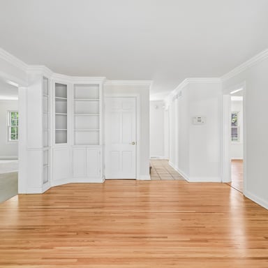 Property photo 3 of 1053 Laurel Ln