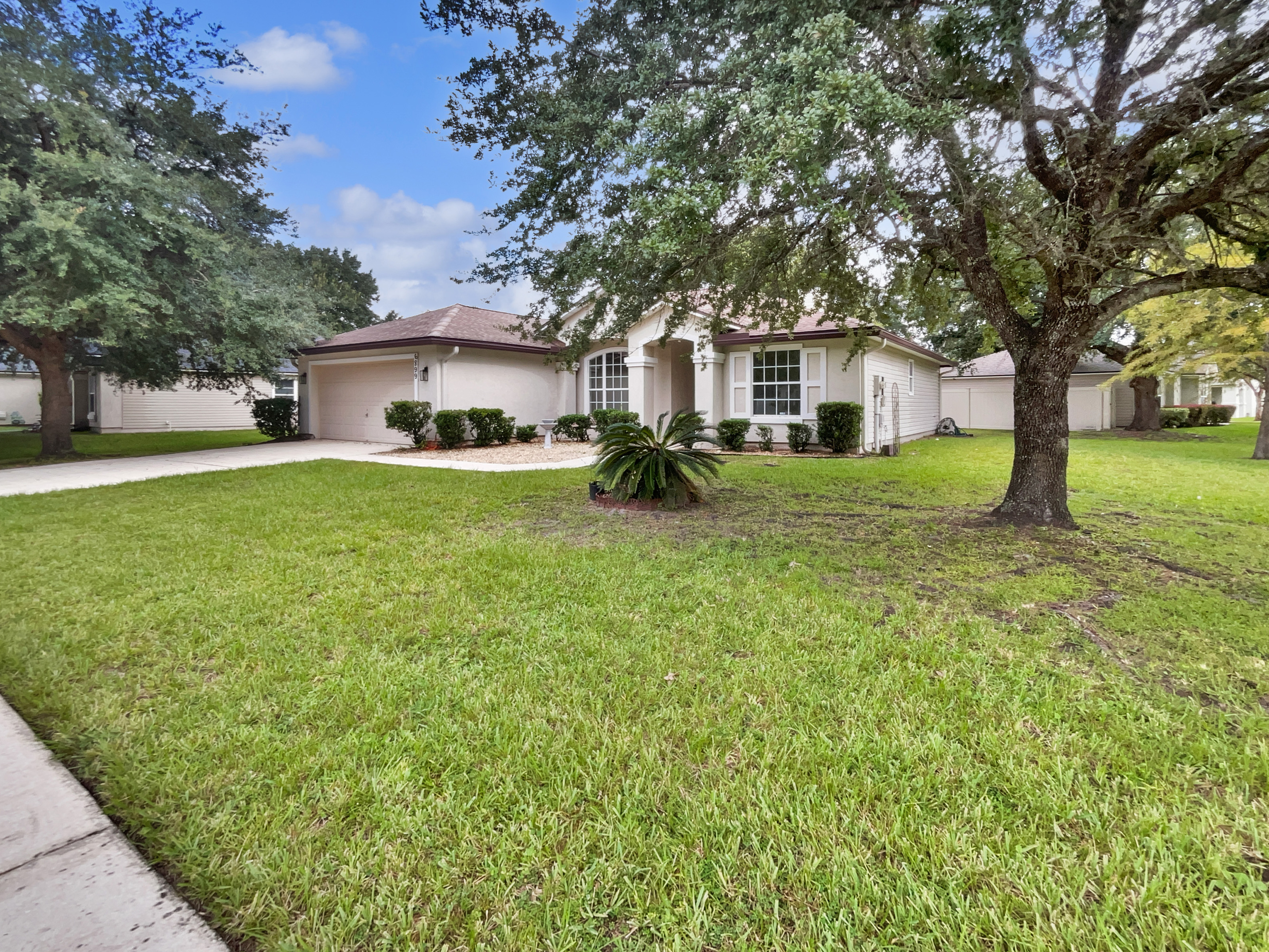 Photo 9 of 25 of 6899 Clinton Corners Dr W, Jacksonville, FL