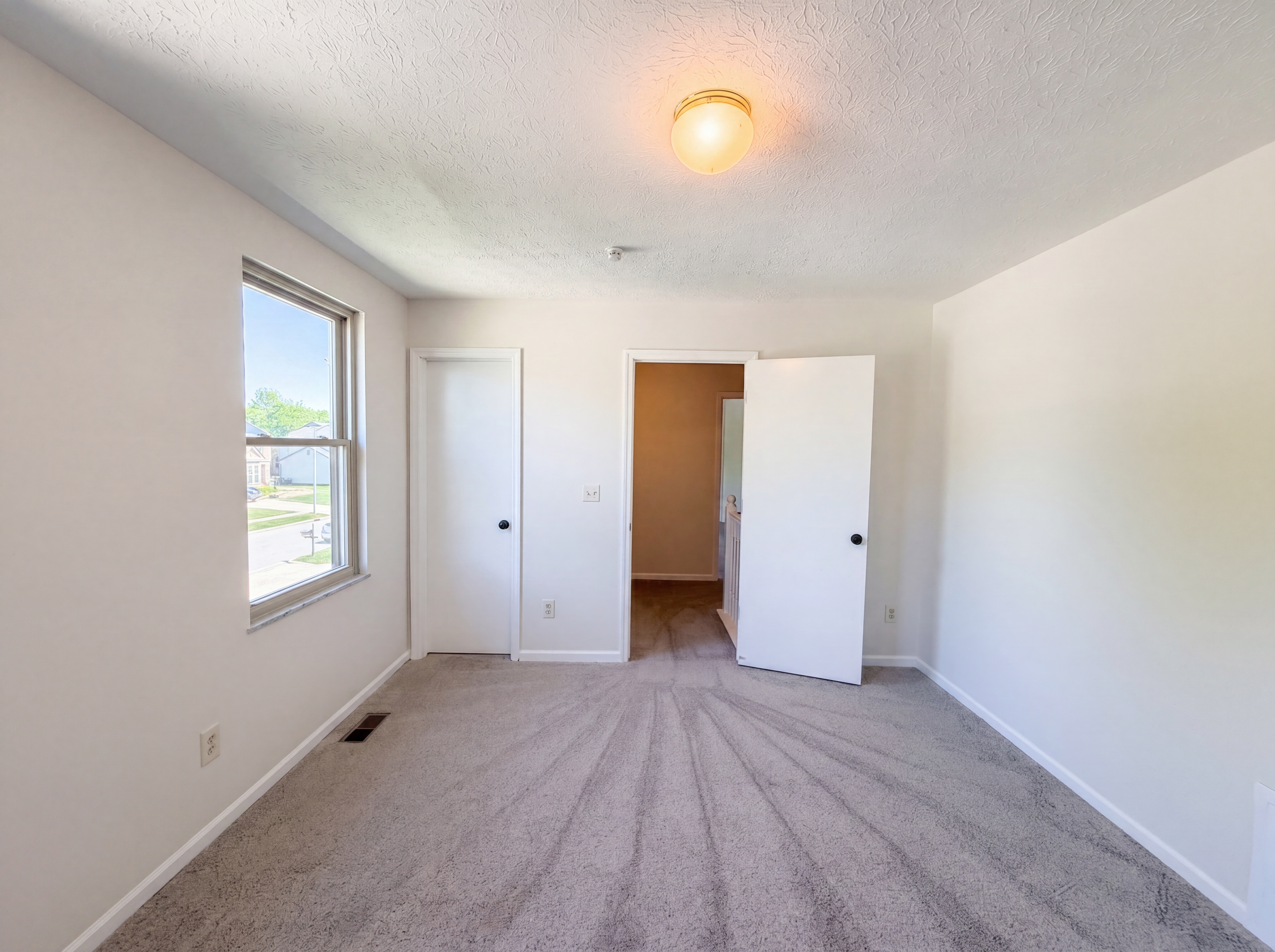 Photo 13 of 29 of 4976 Vicksburg Ln, Hilliard, OH