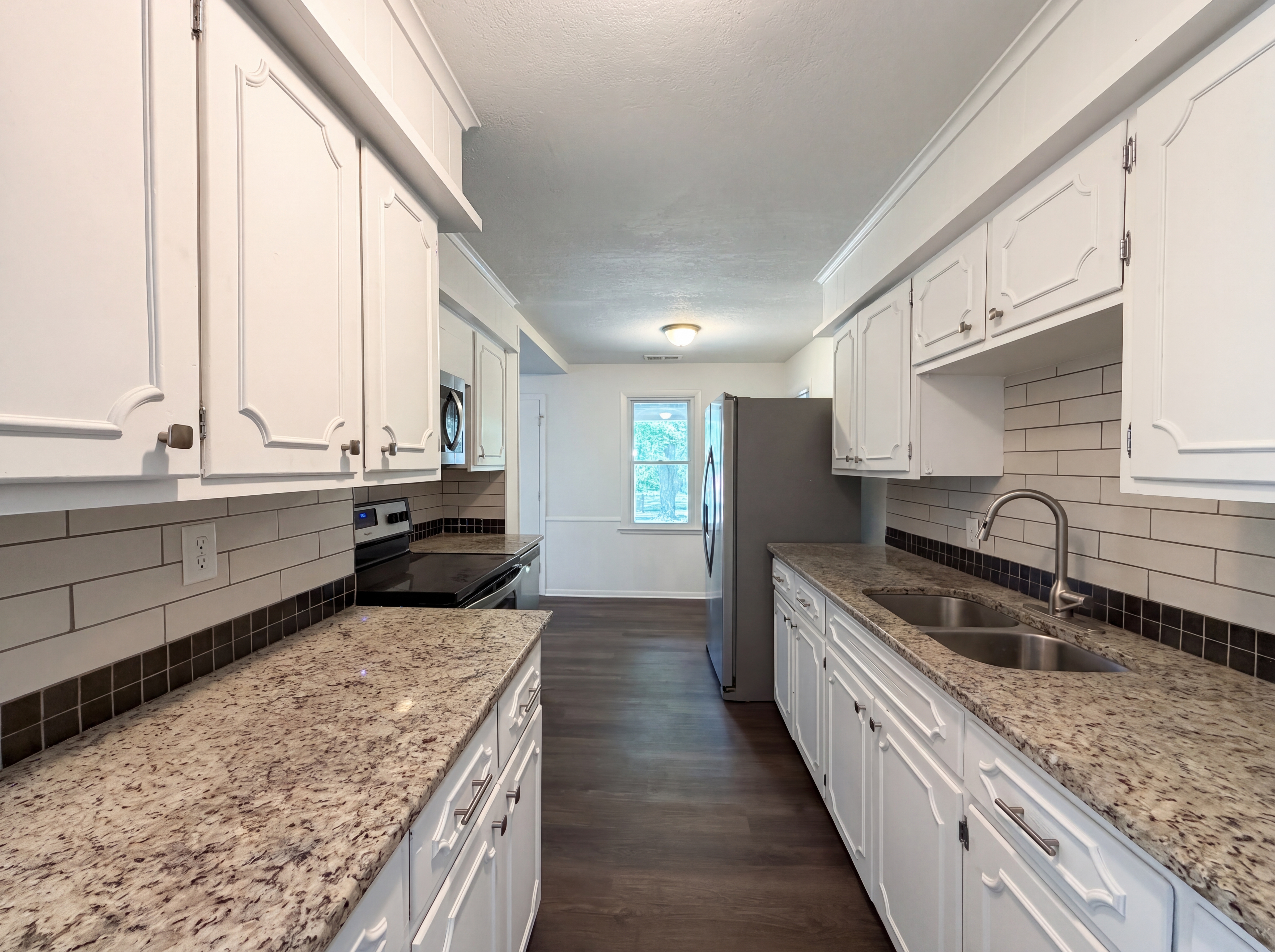 Photo 7 of 16 of 1825 NE Bren Mar Rd, Lees Summit, MO