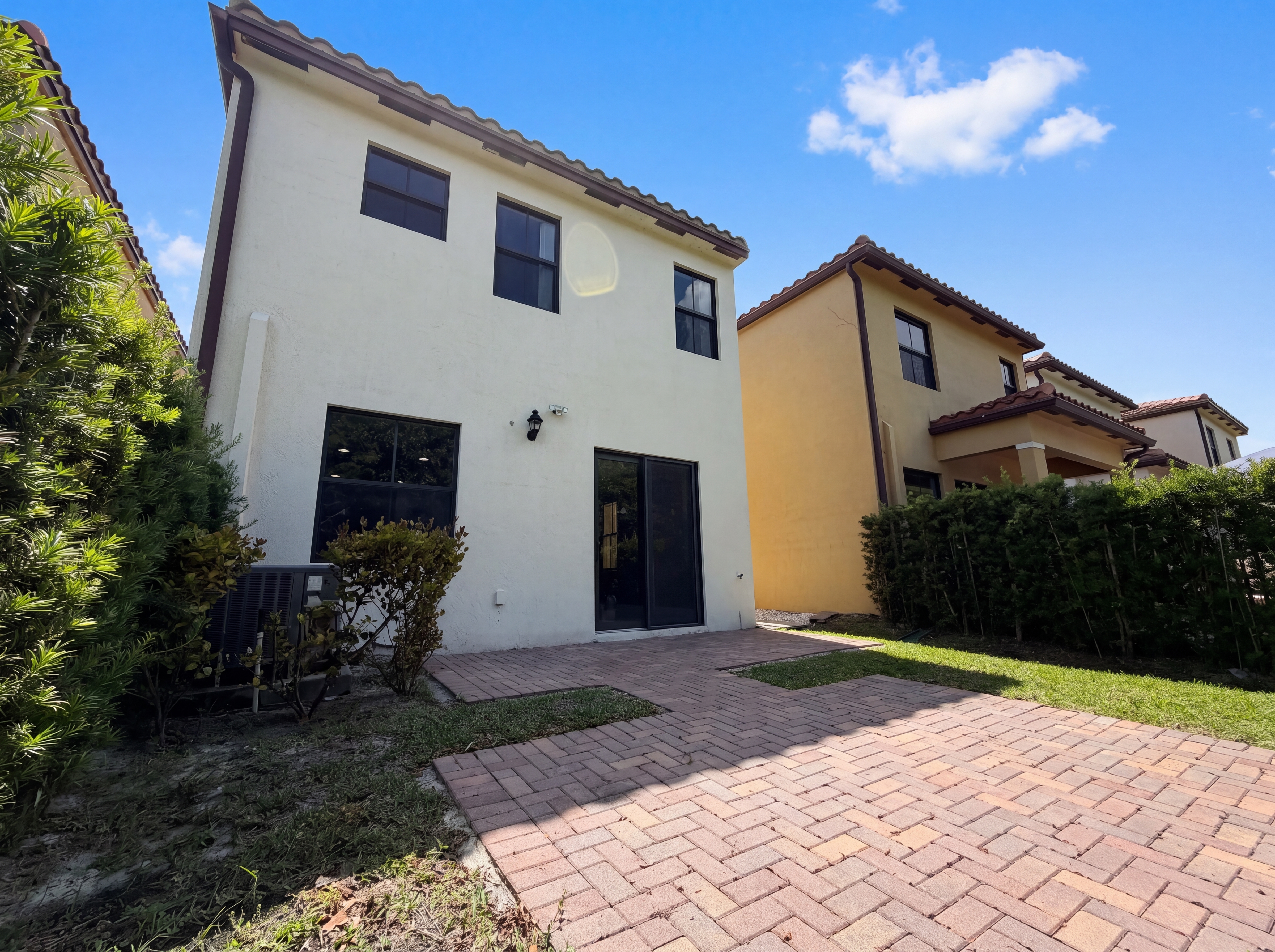 Photo 22 of 26 of 5213 NW 50th Ter, Tamarac, FL