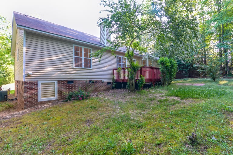 Photo 4 of 24 - 1909 Middle Ridge Dr, Willow Spring, NC 27592
