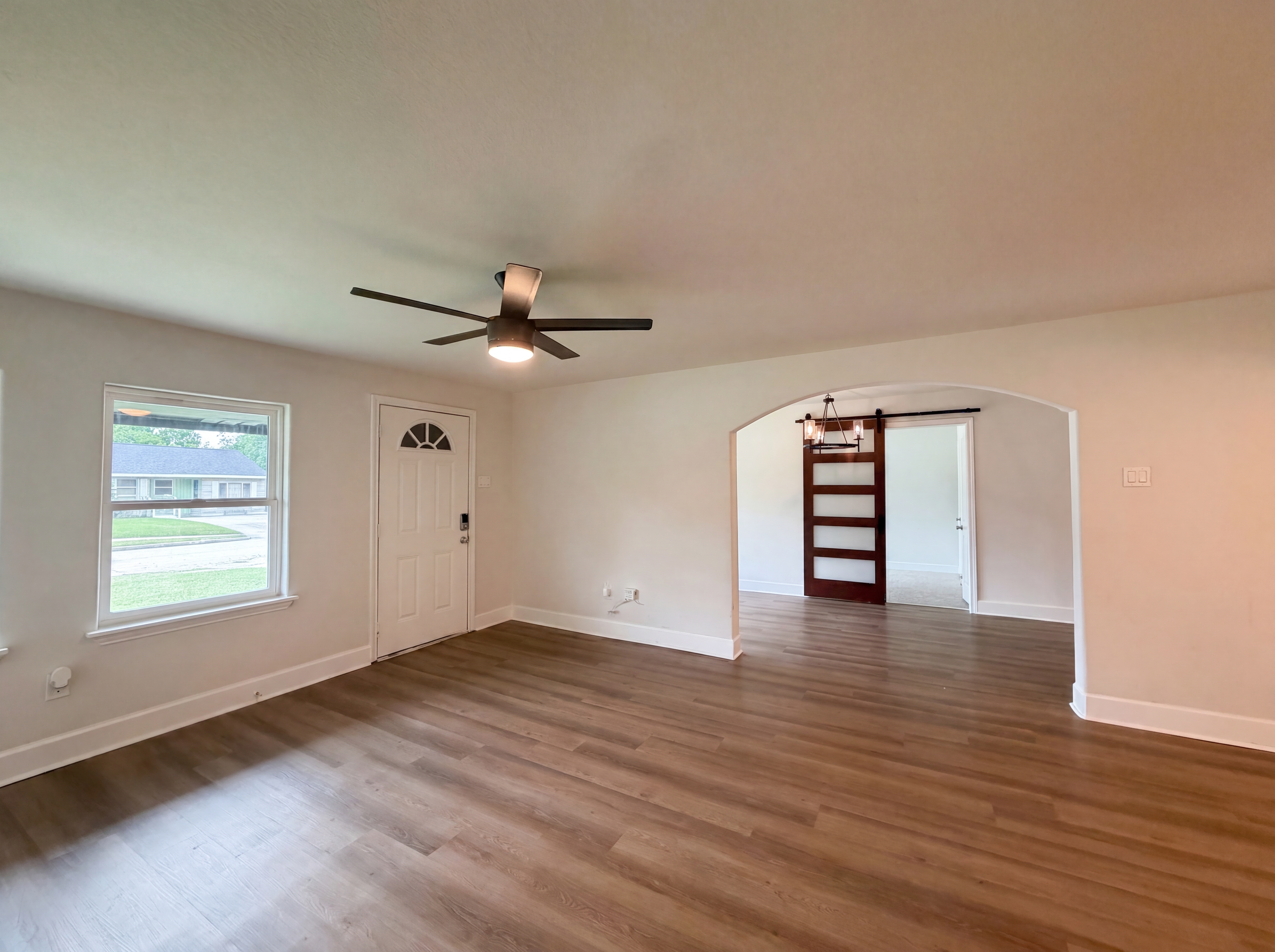 Photo 3 of 19 of 5935 Southseas St, Houston, TX