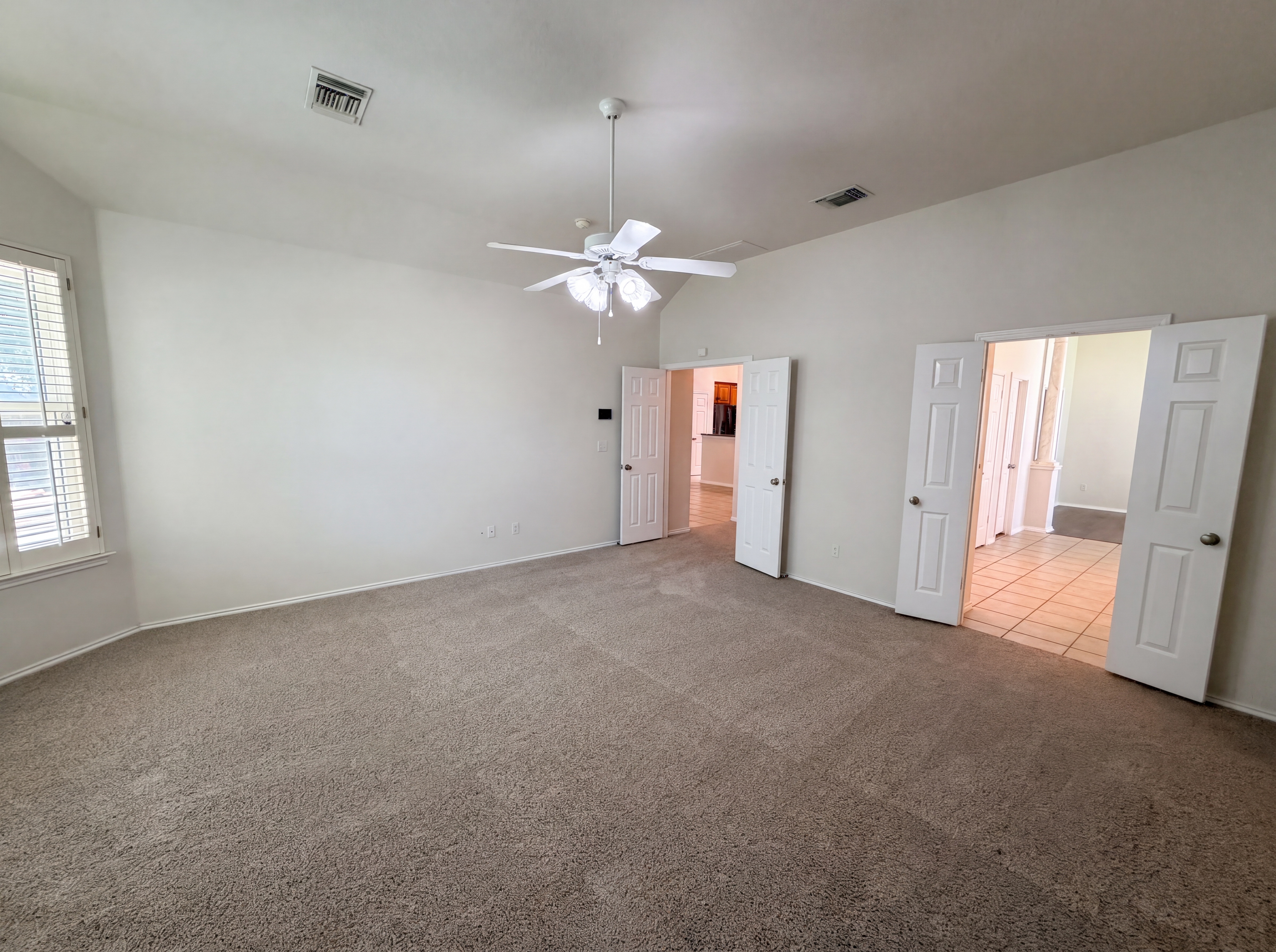 Photo 4 of 24 of 117 Brentwood Dr, Georgetown, TX