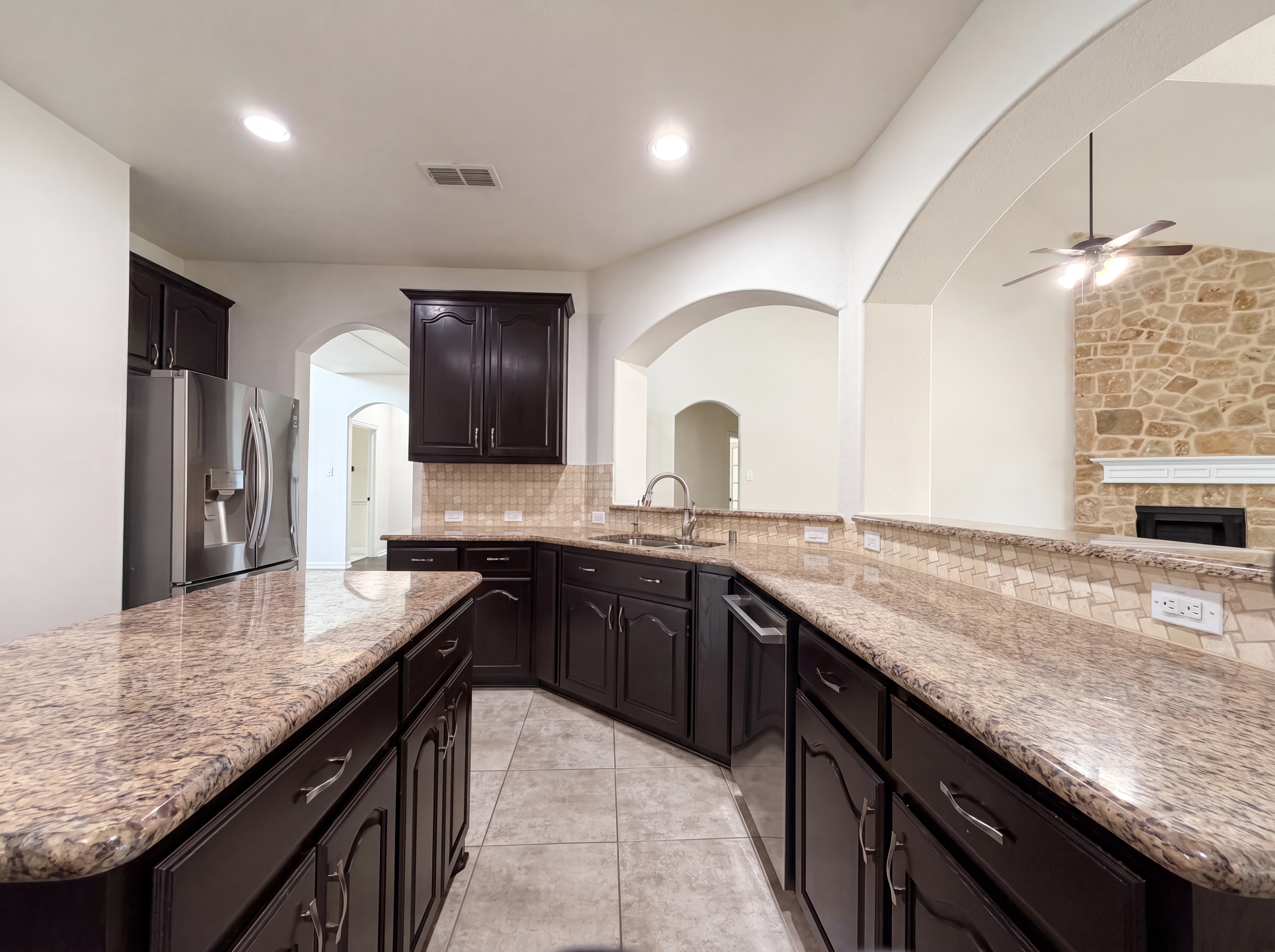 Photo 6 of 29 of 2948 Almansa, Grand Prairie, TX