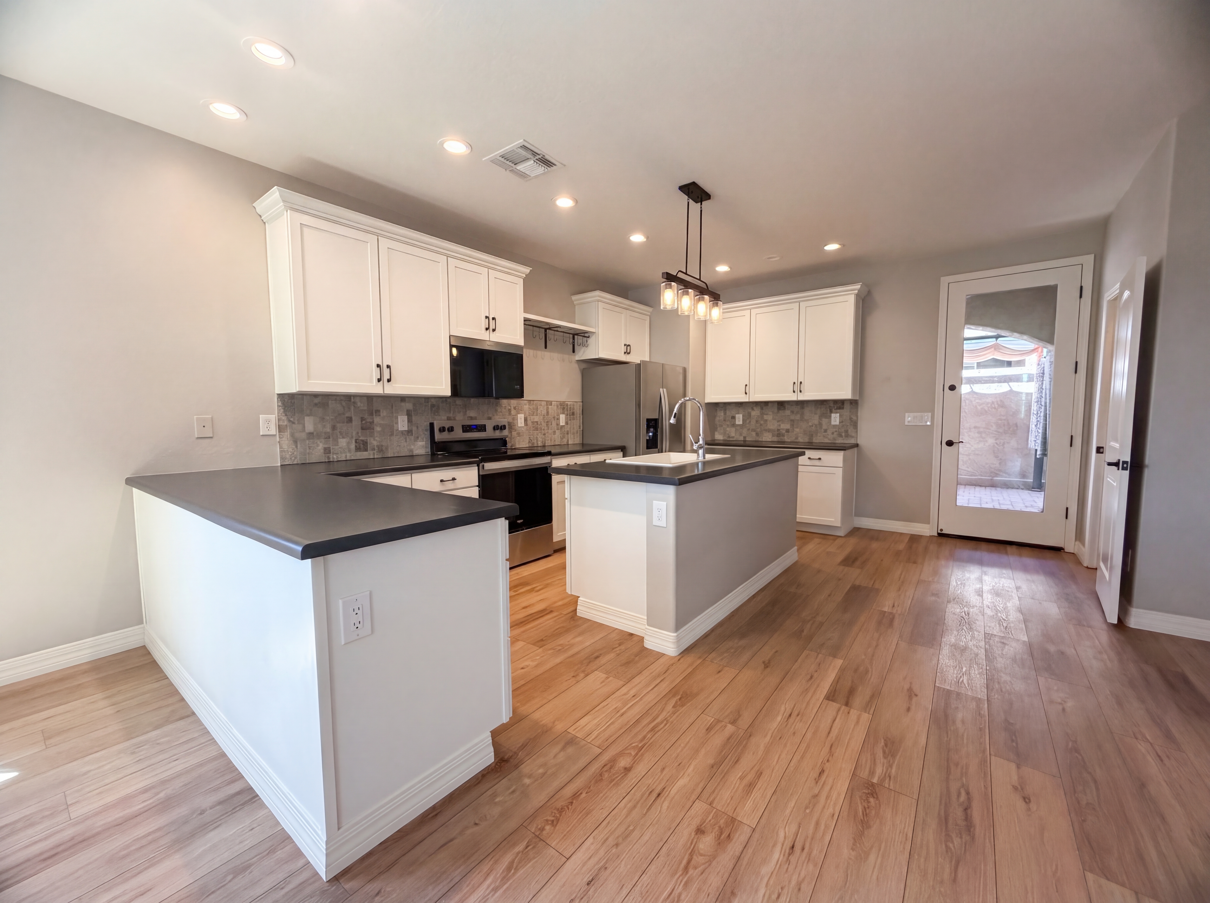 Photo 2 of 18 of 1729 S Desert View Pl, Apache Junction, AZ