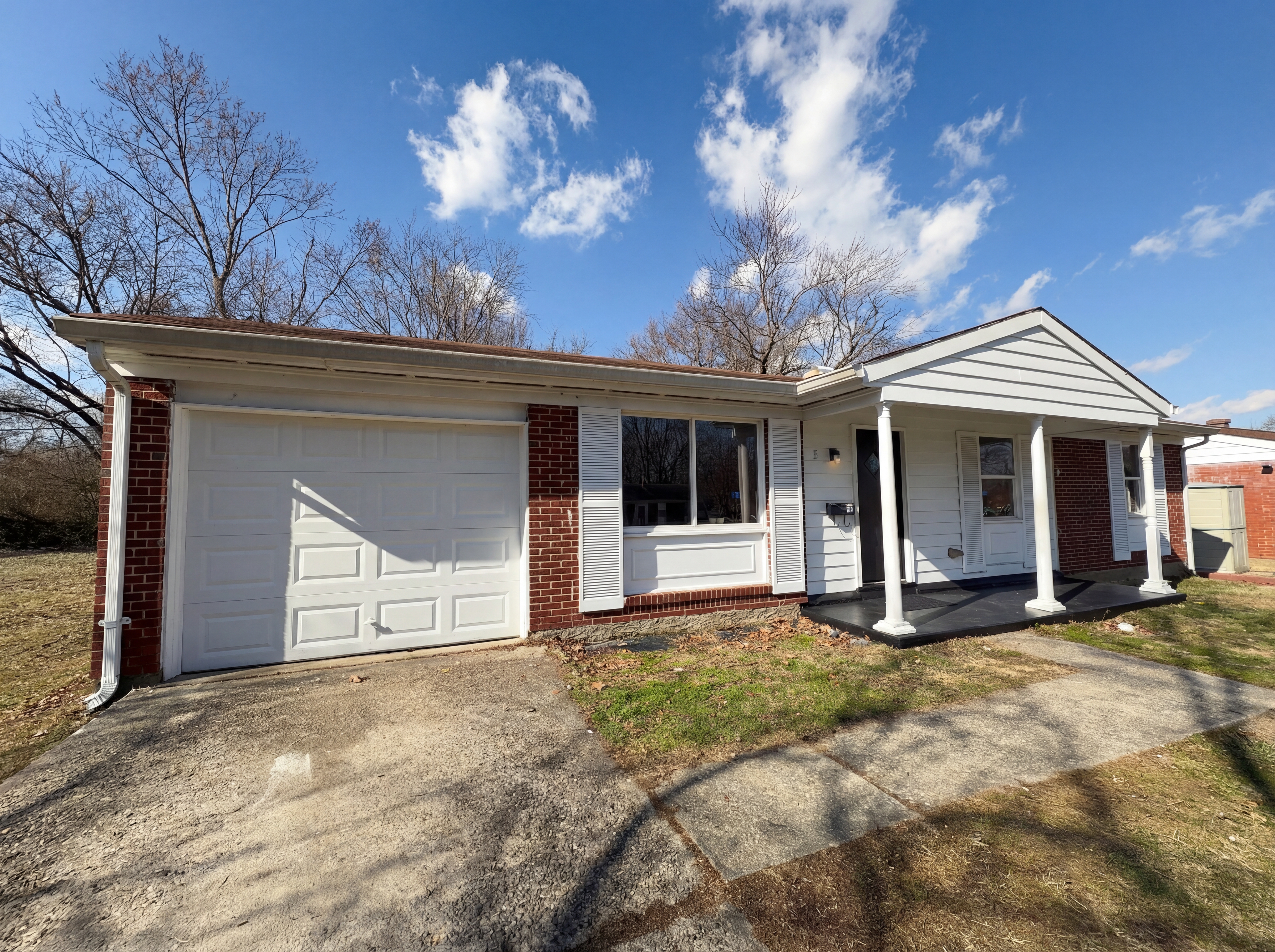 Photo 7 of 20 of 1858 Aspenhill Dr, Cincinnati, OH
