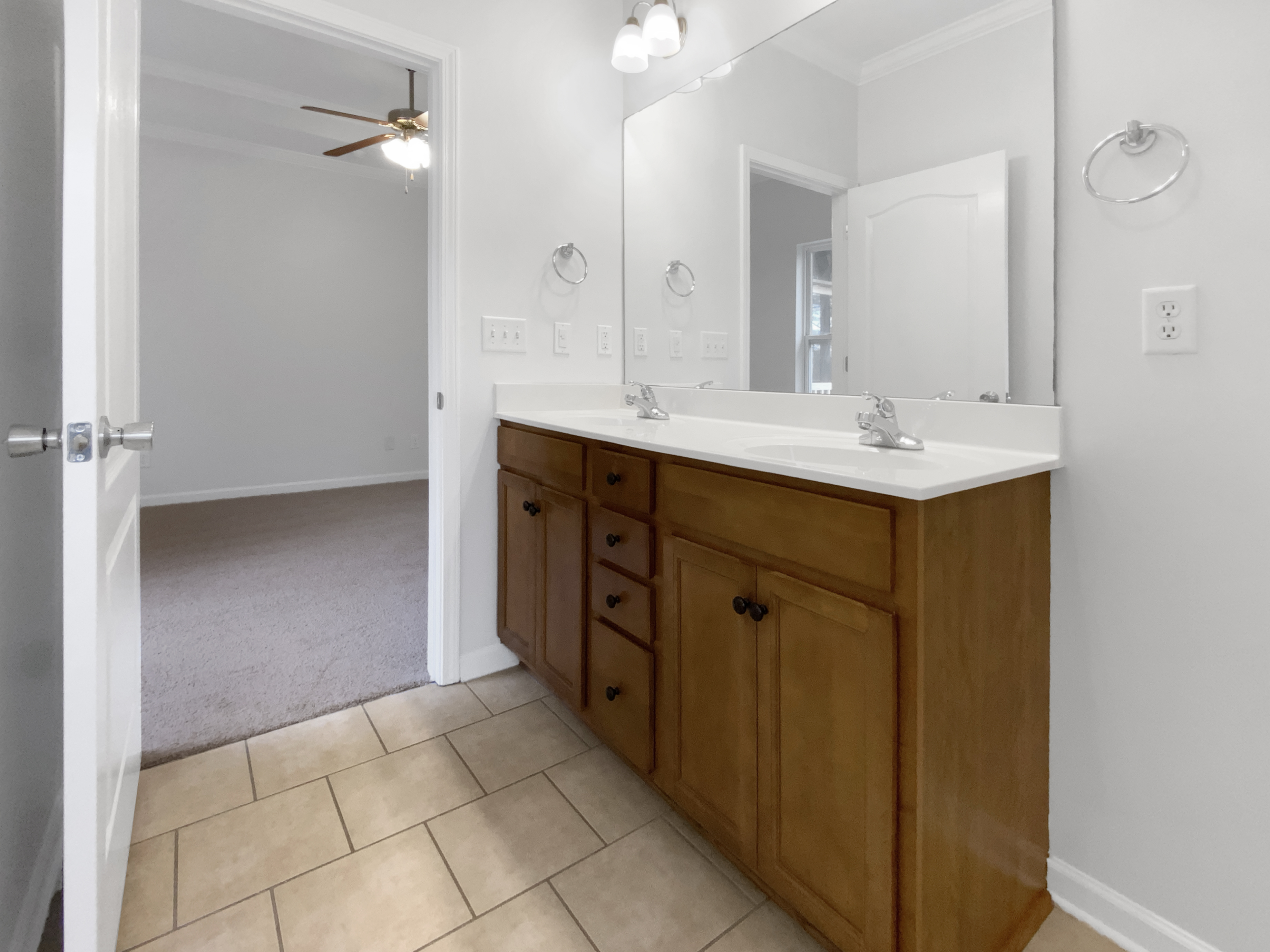 Photo 16 of 19 of 4555 Rosser Loop Dr, Bessemer, AL