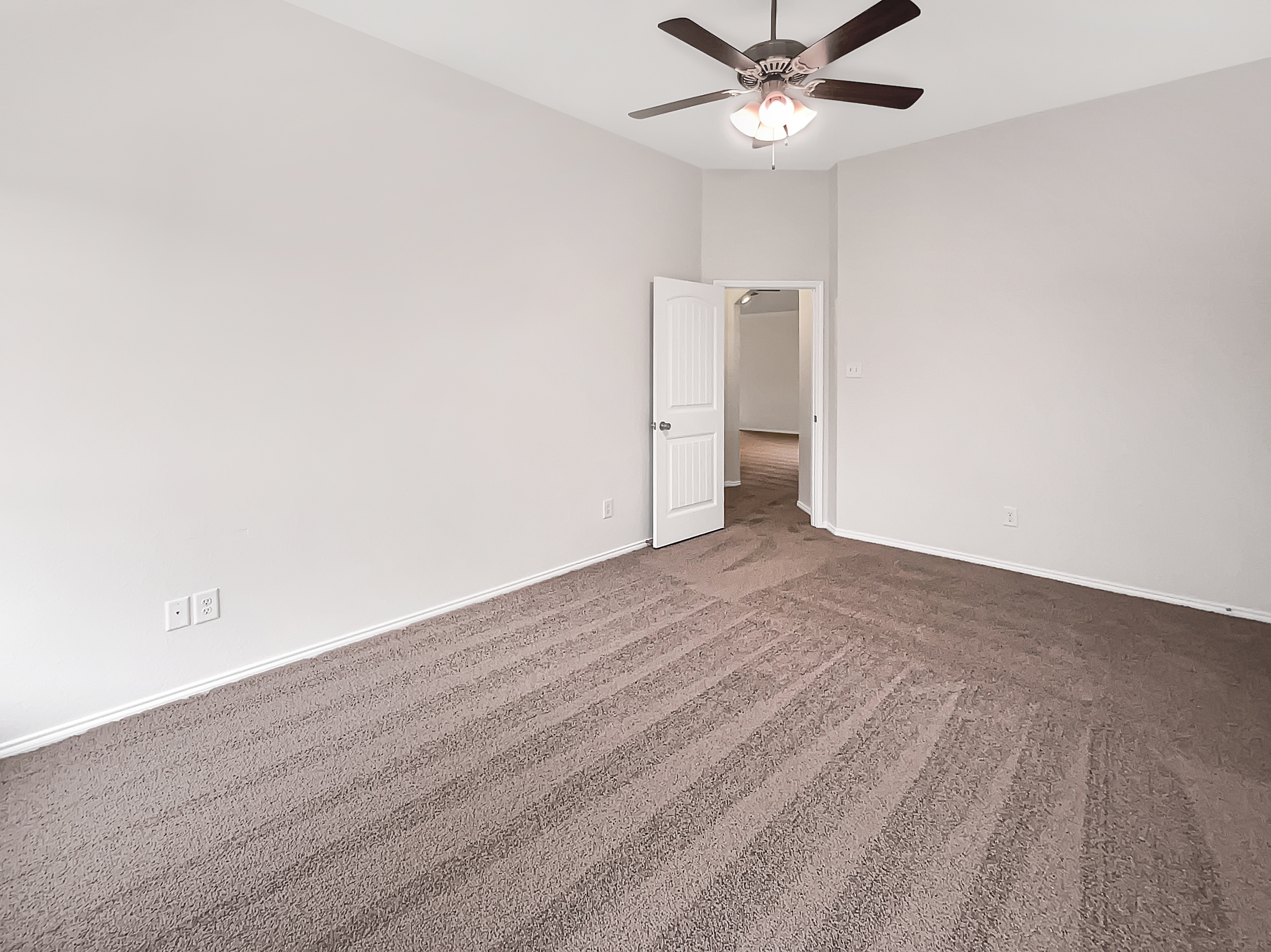 Photo 4 of 16 of 2206 Blue Bayou Dr, Dallas, TX