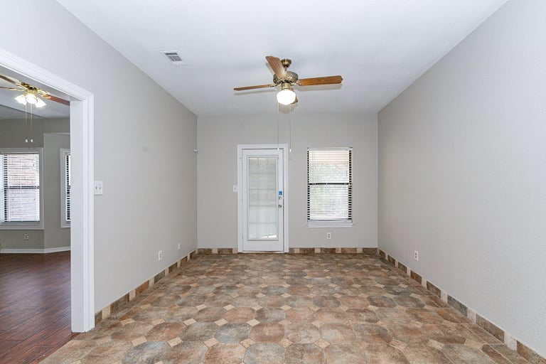 Photo 14 of 25 - 6110 Blueridge Ct, Arlington, TX 76016