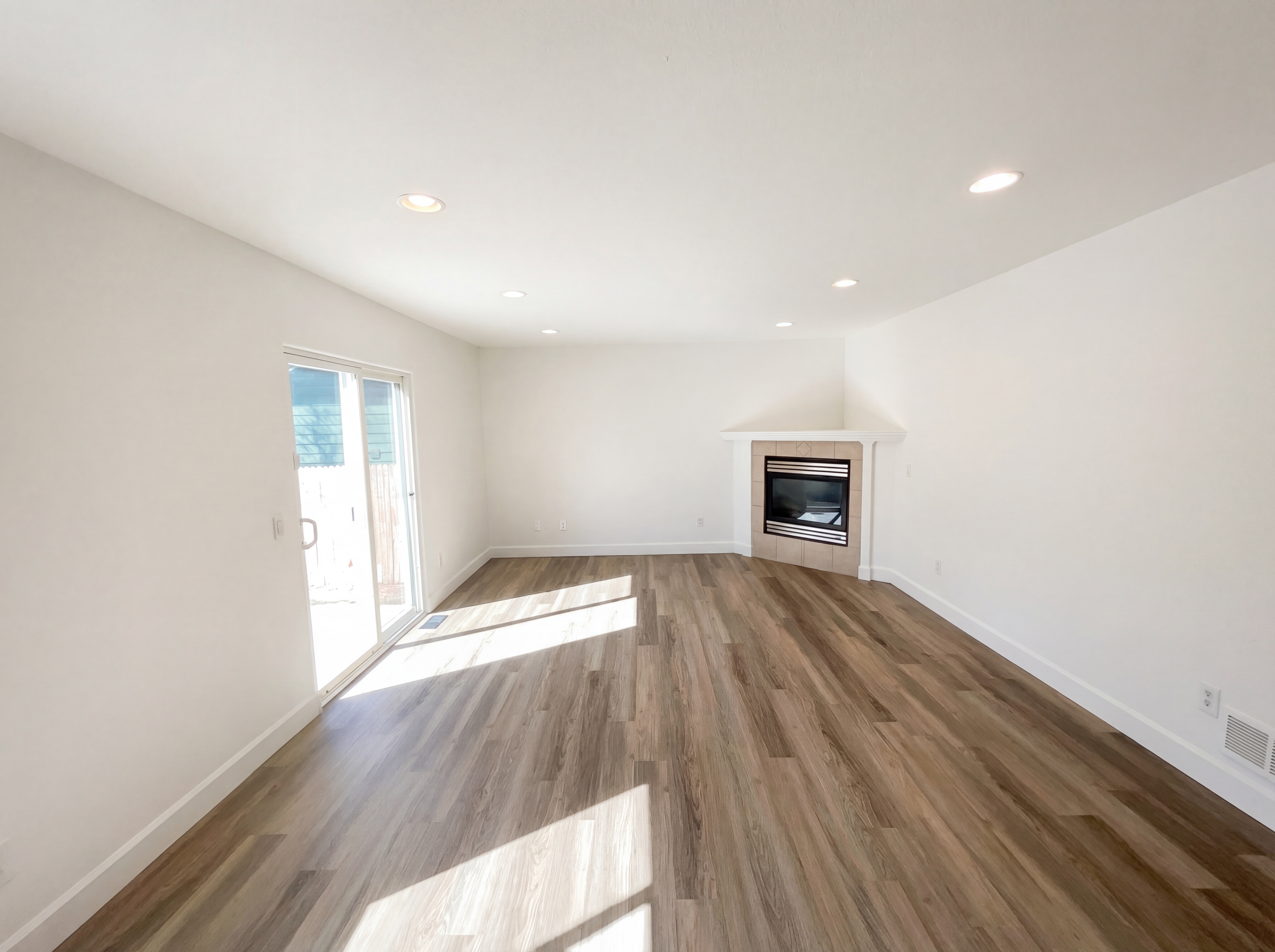 Photo 3 of 27 of 9686 Fairwood St, Littleton, CO