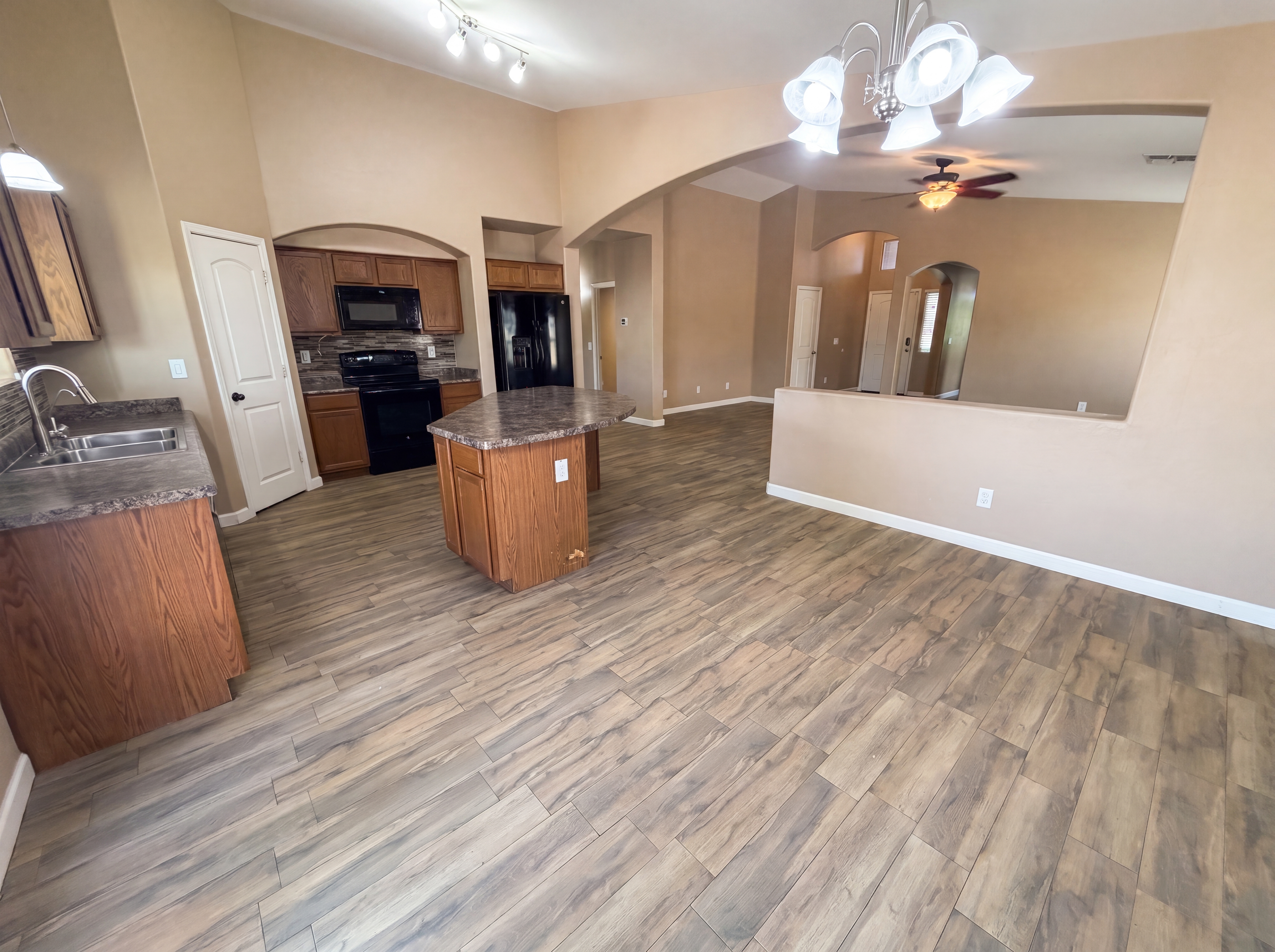 Photo 8 of 29 of 4181 S 247th Dr, Buckeye, AZ
