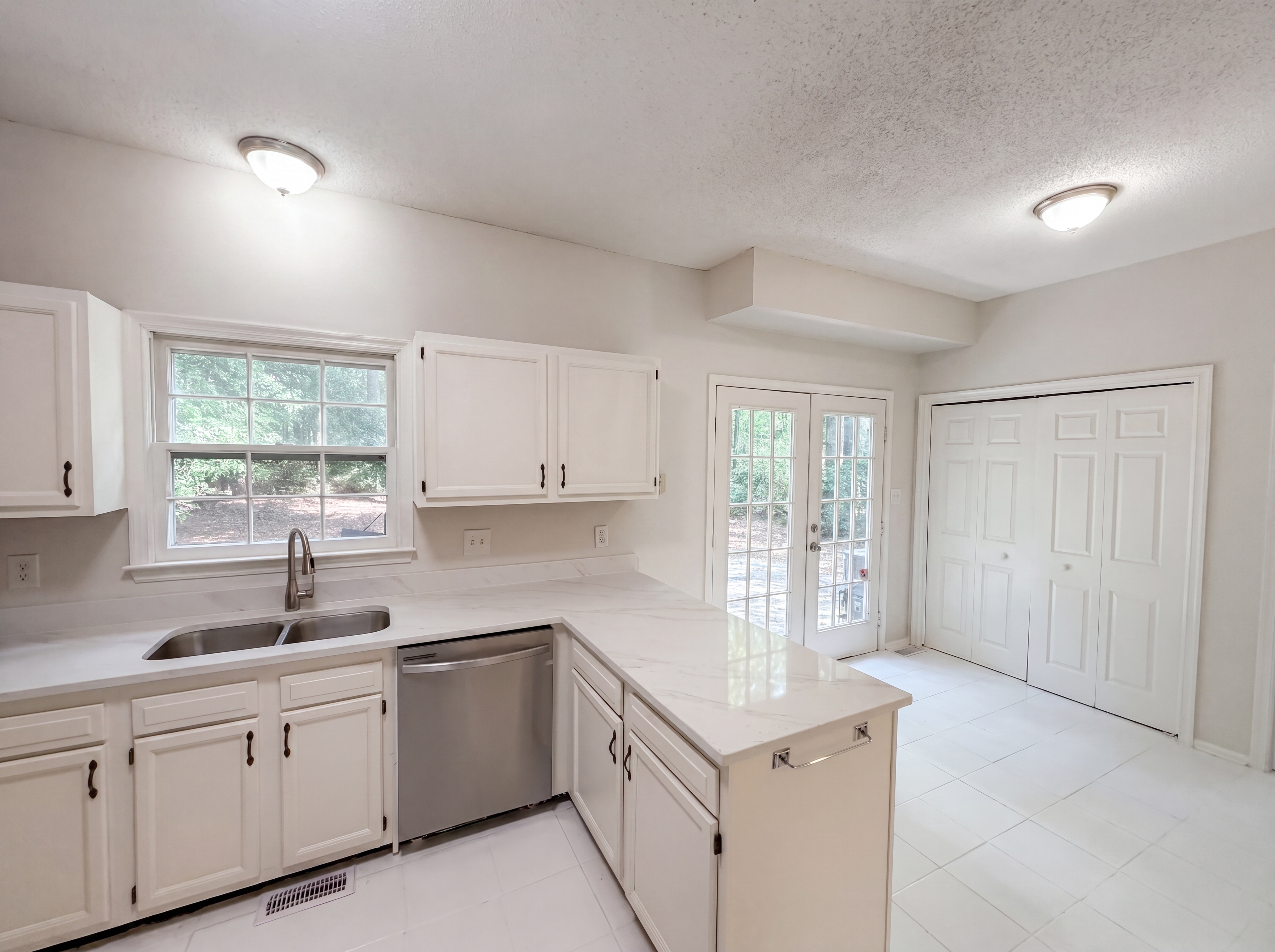 Photo 13 of 16 of 5209 Heelands Ct, Raleigh, NC
