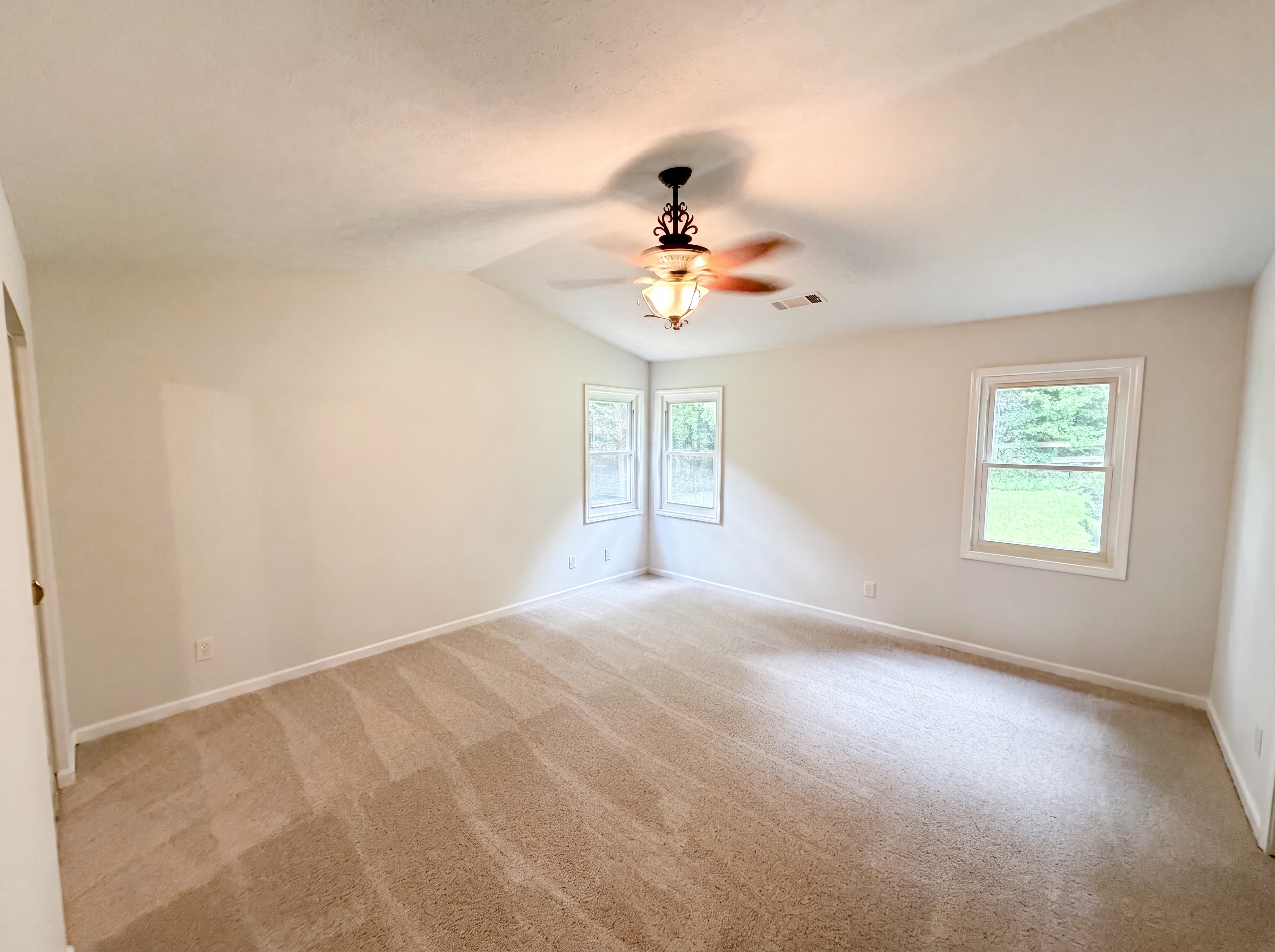 Photo 11 of 20 of 158 Colemans Bluff Dr, Woodstock, GA