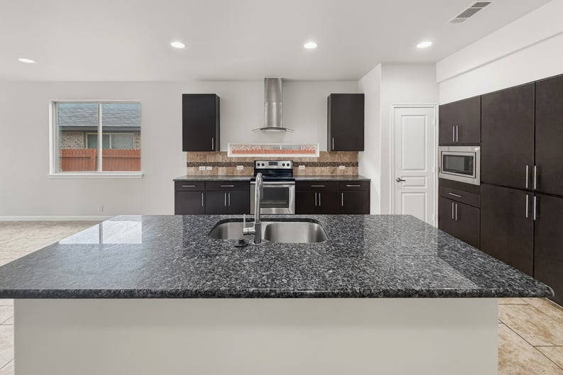 Property photo 2 of 4272 Summersweet Ln