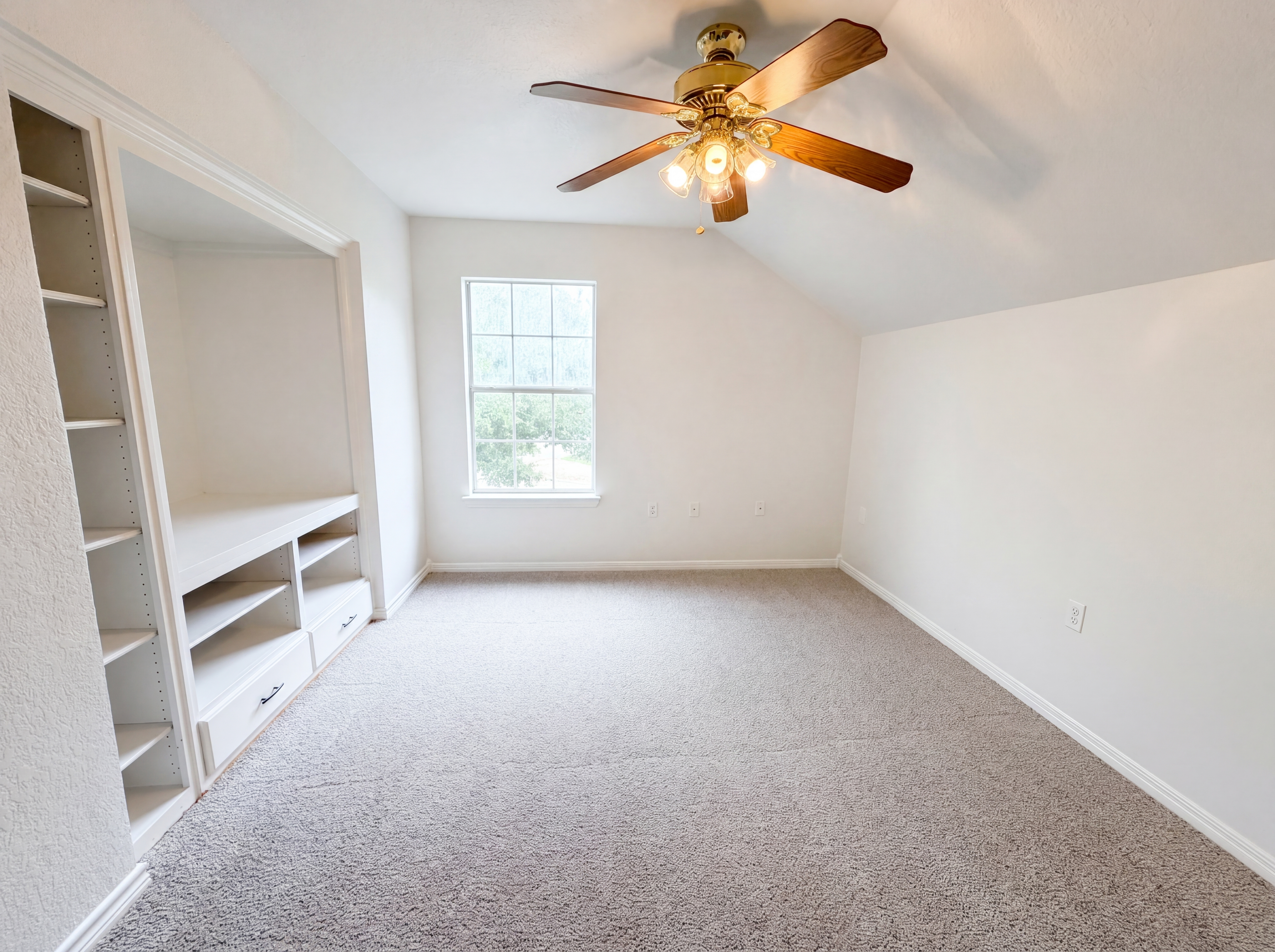 Photo 12 of 25 of 1226 Oakmanor Cir, Hewitt, TX