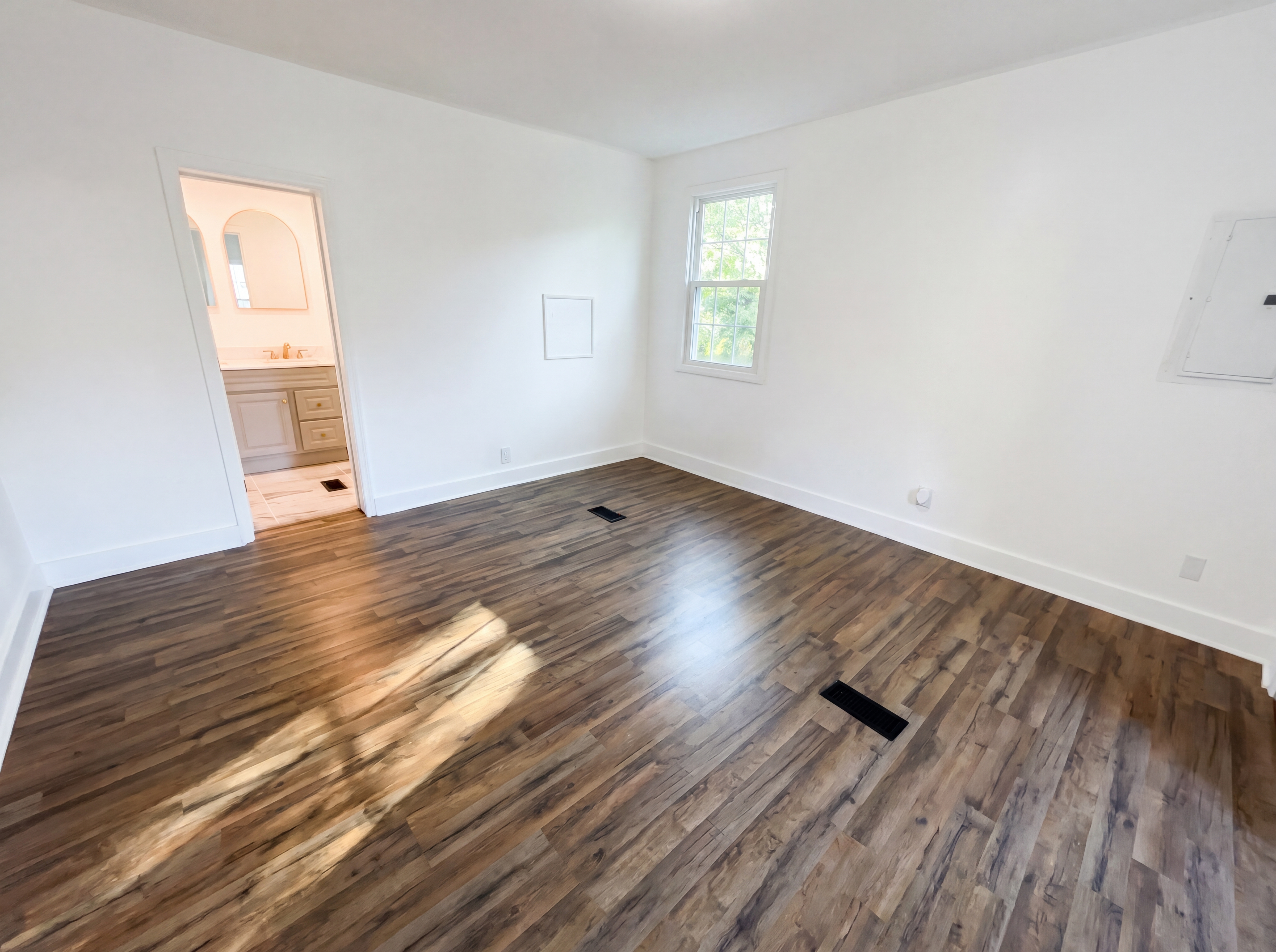 Photo 4 of 18 of 410 Madison St, Roanoke Rapids, NC