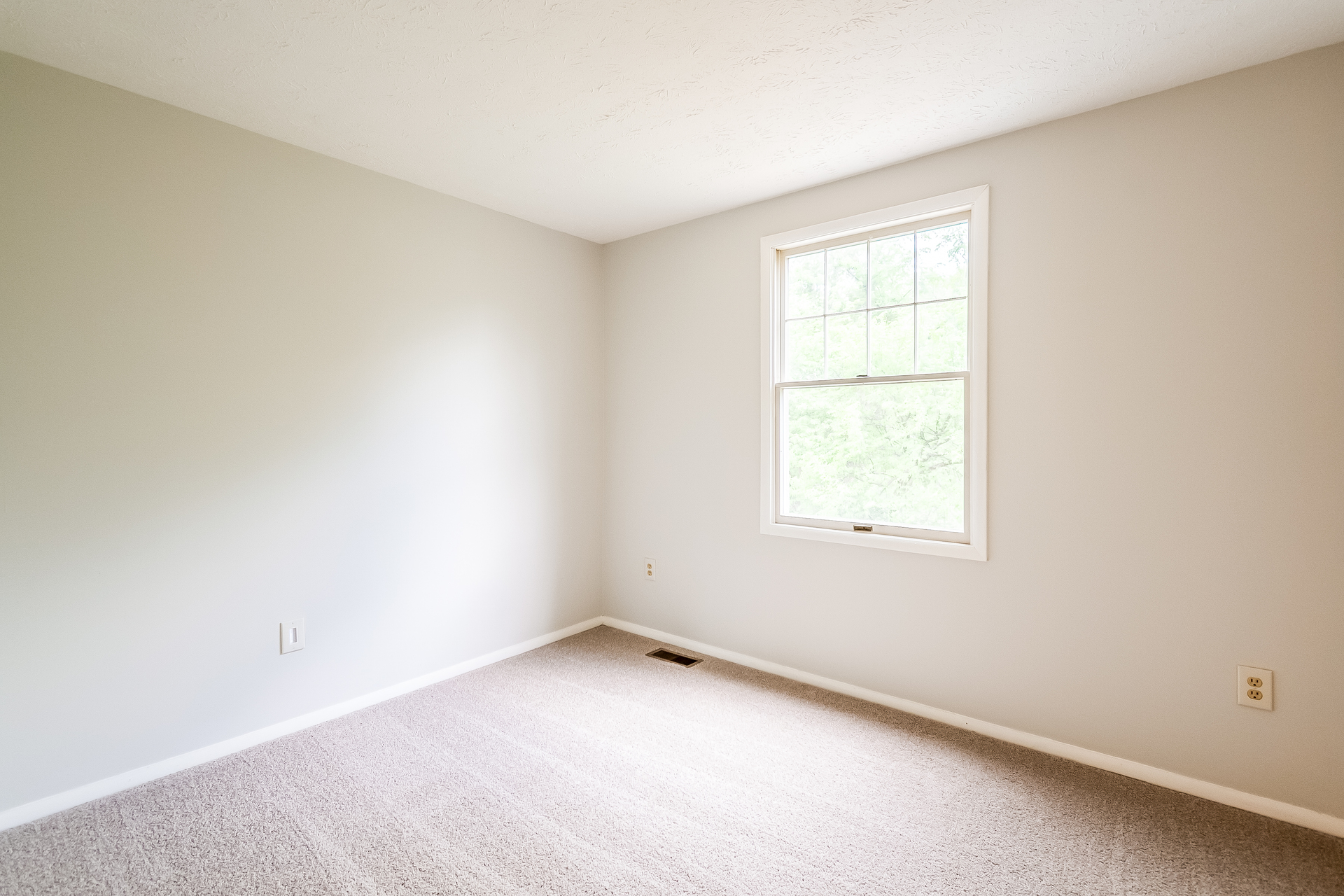 Photo 14 of 22 of 9908 Rickover Ct, Manassas, VA