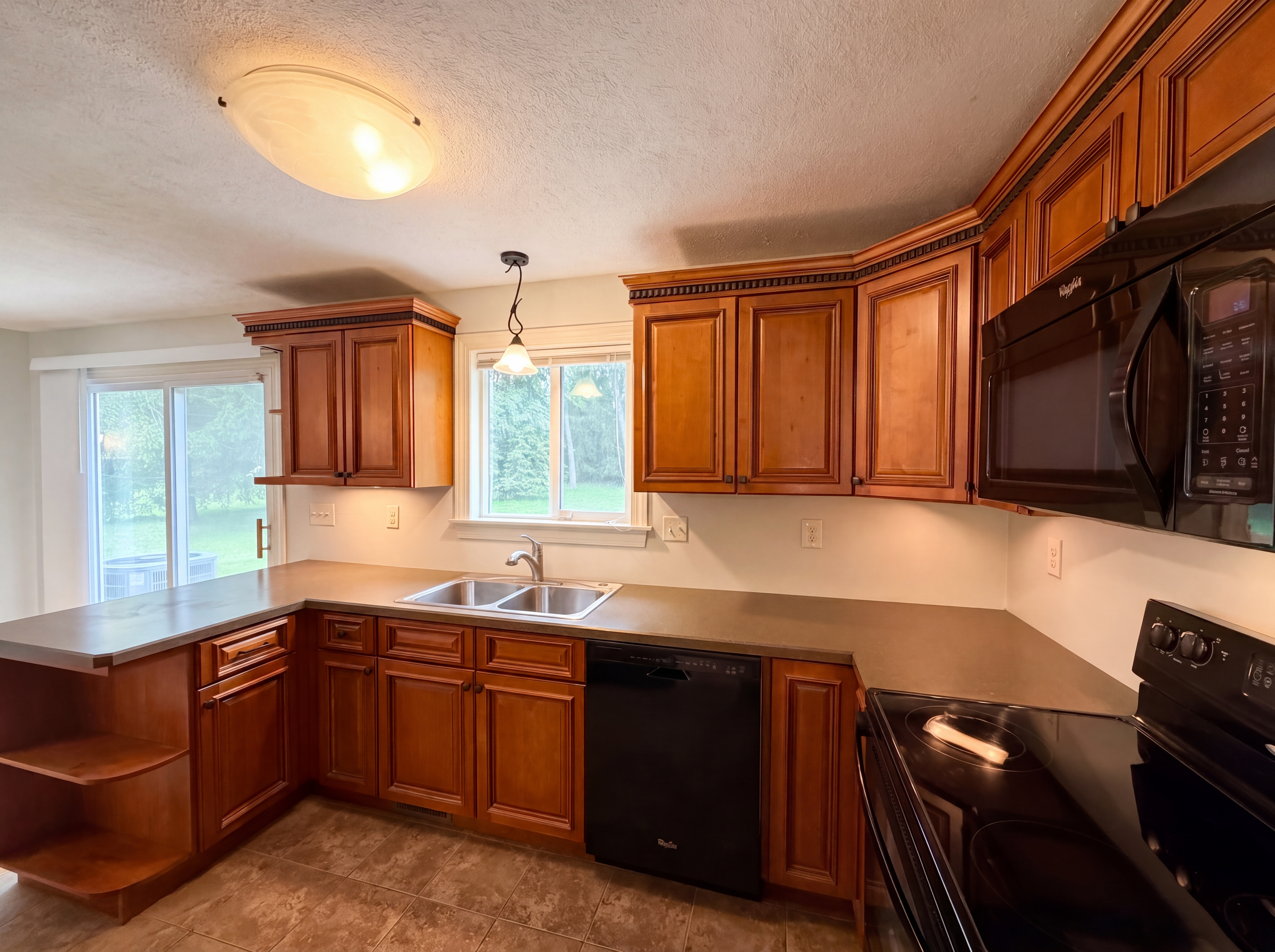 Photo 7 of 22 of 10845 Gregory Ln, North Royalton, OH