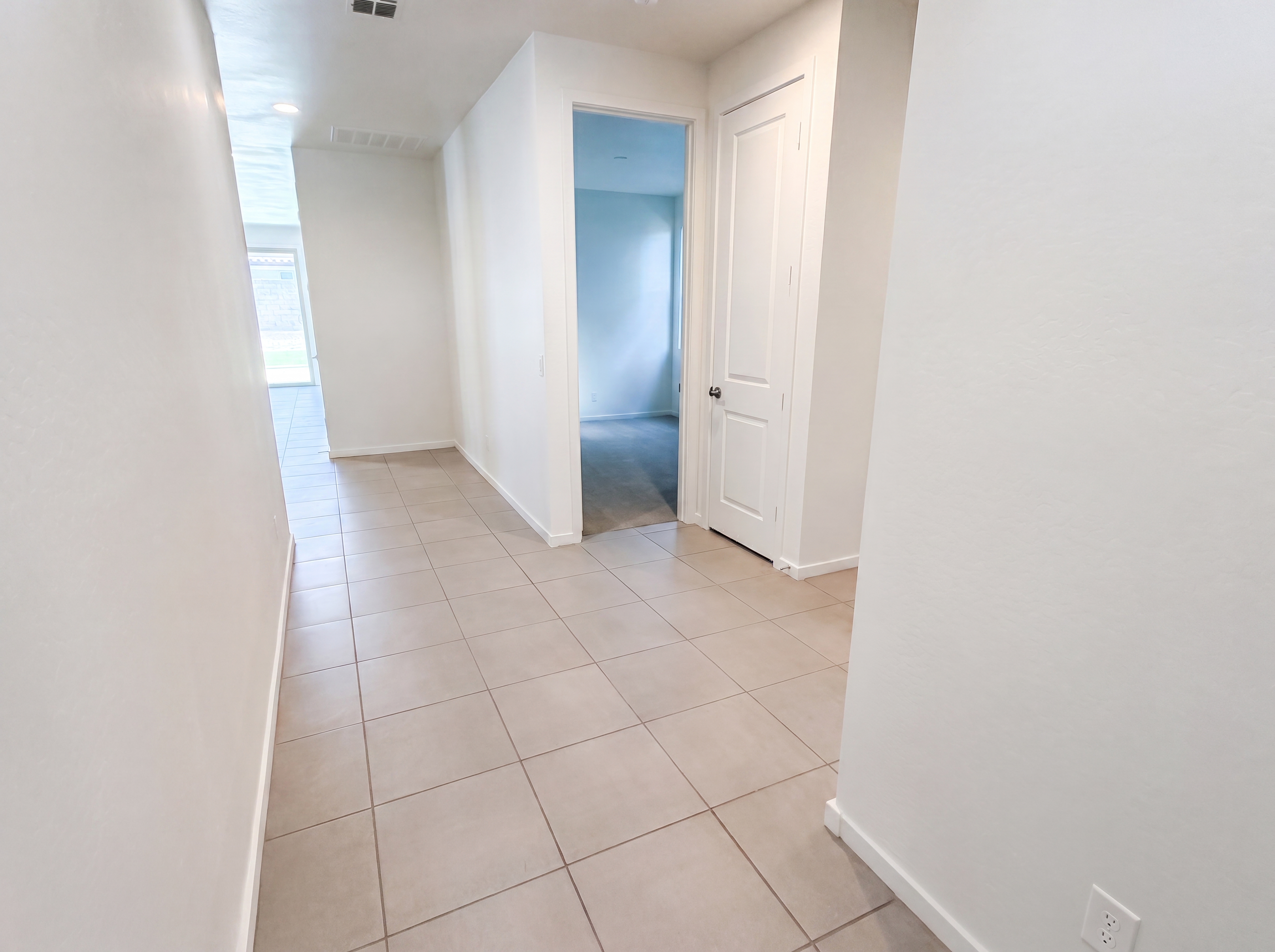 Photo 9 of 25 of 17722 W Pinnacle Vista Dr, Surprise, AZ