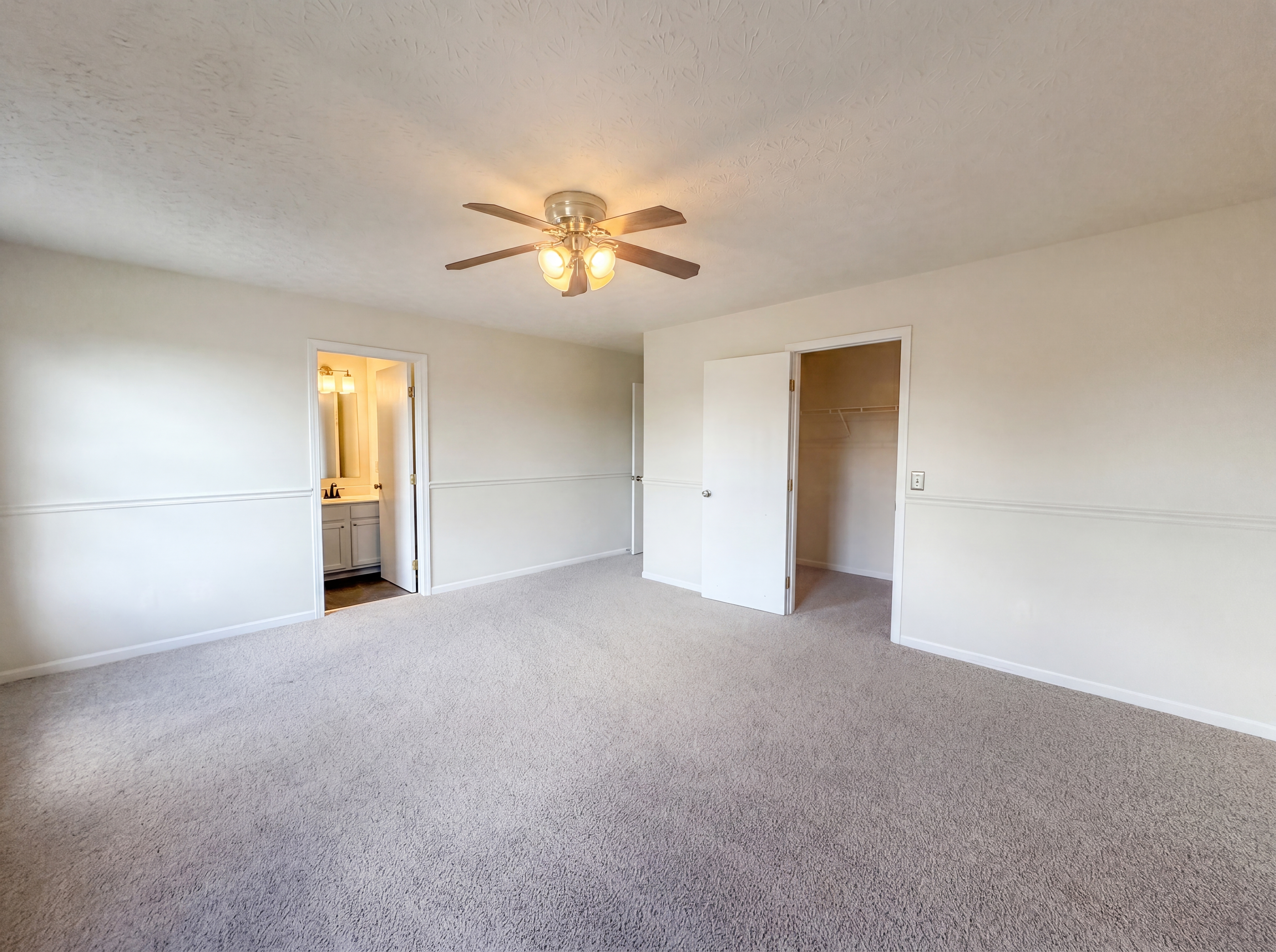 Photo 4 of 29 of 4625 Kenross Dr, Columbus, OH
