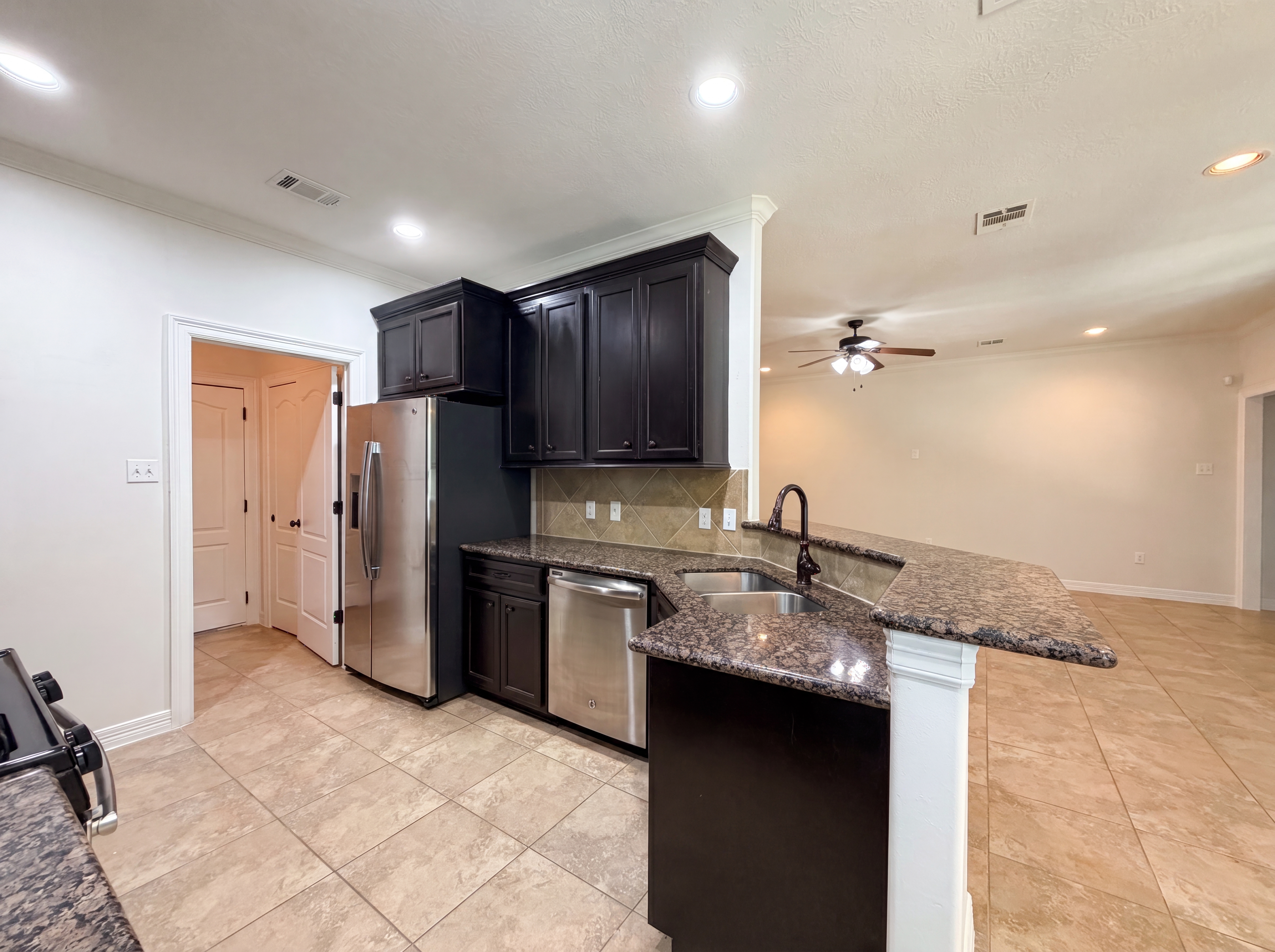 Photo 9 of 19 of 4516 White Rock St, Houston, TX