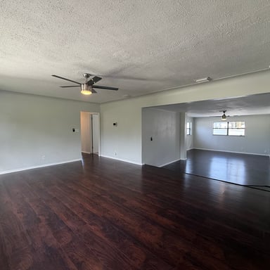 Property photo 3 of 601 Myrtle Way S