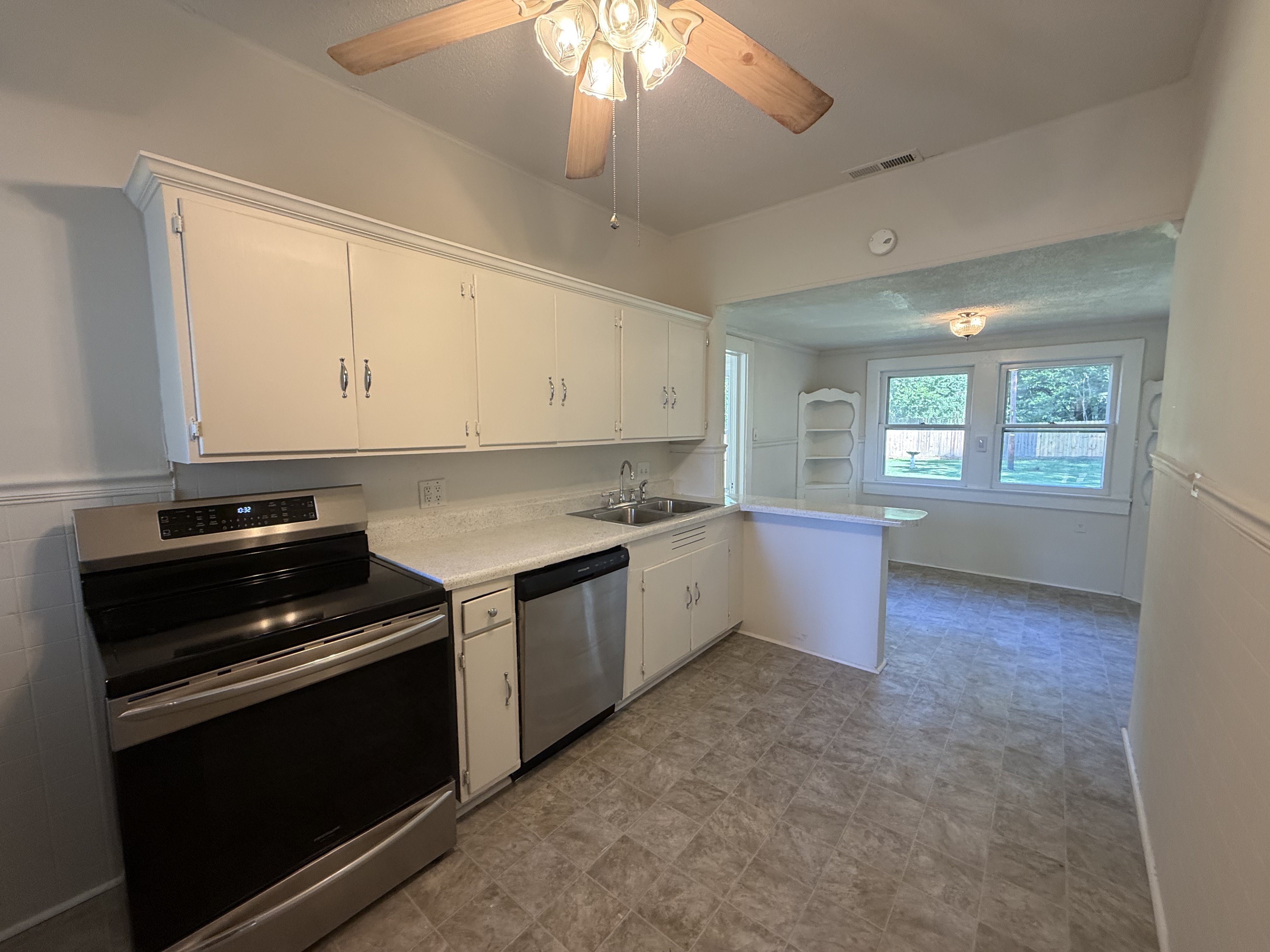 Photo 2 of 16 of 208 Pressly St, Clover, SC