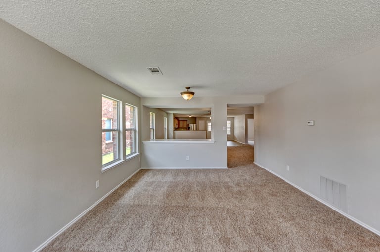 Photo 11 of 25 - 2051 La Salle Trl, Grand Prairie, TX 75052