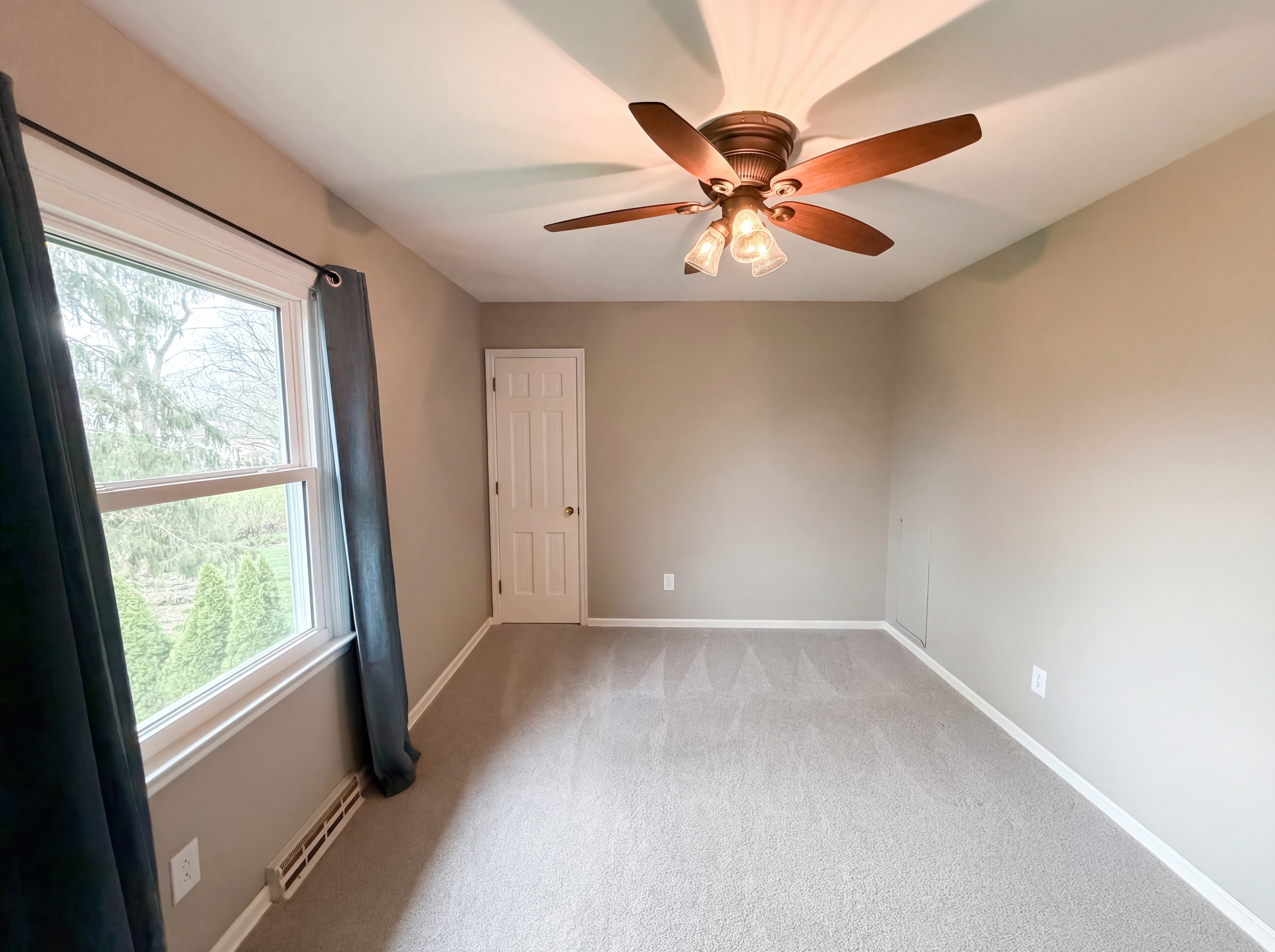 Photo 19 of 35 of 1289 Clubview Blvd S, Columbus, OH