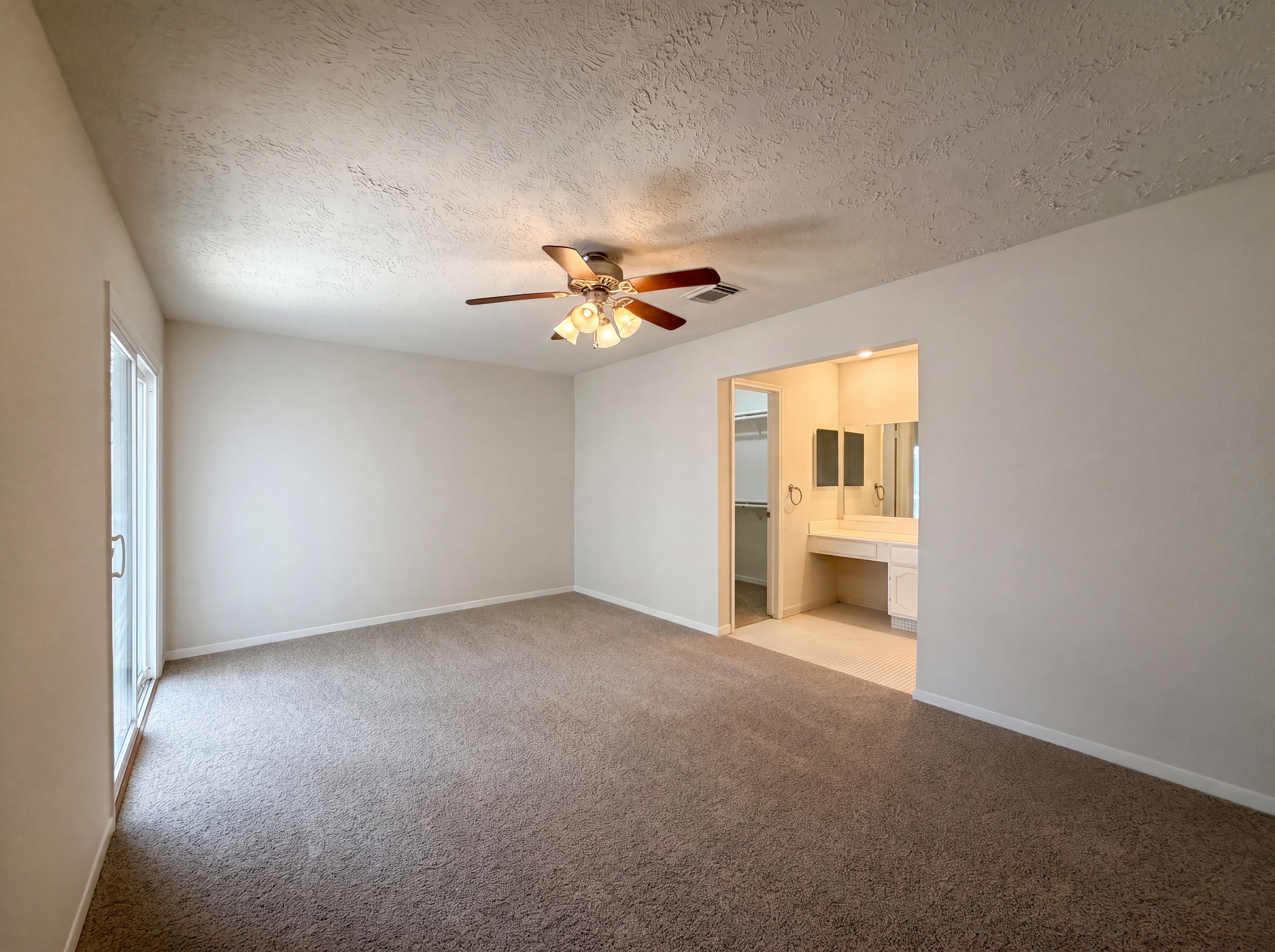 Photo 4 of 18 of 2503 Whispering Springs Dr, Spring, TX