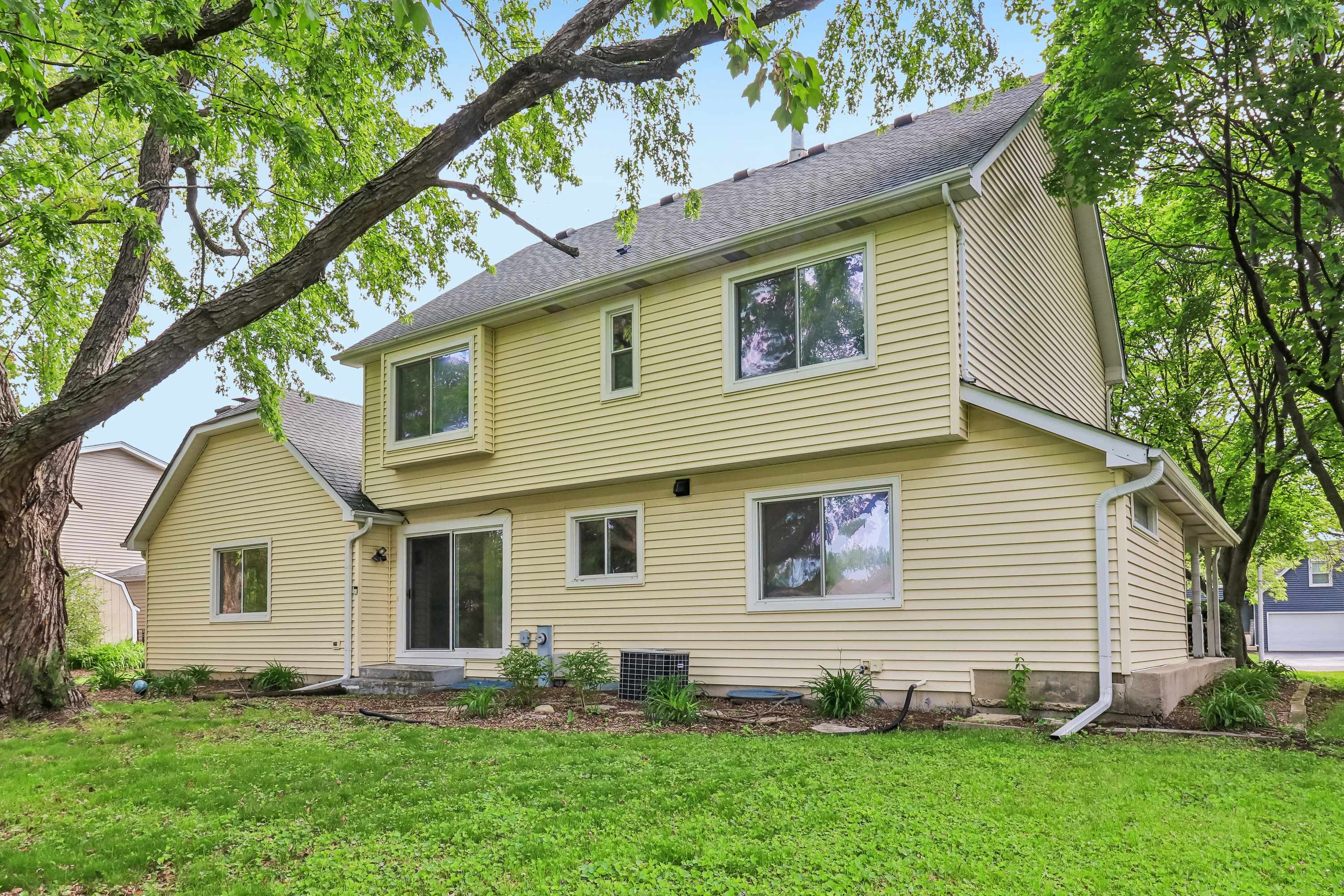 Photo 5 of 41 of 733 Buttonwood Cir, Naperville, IL