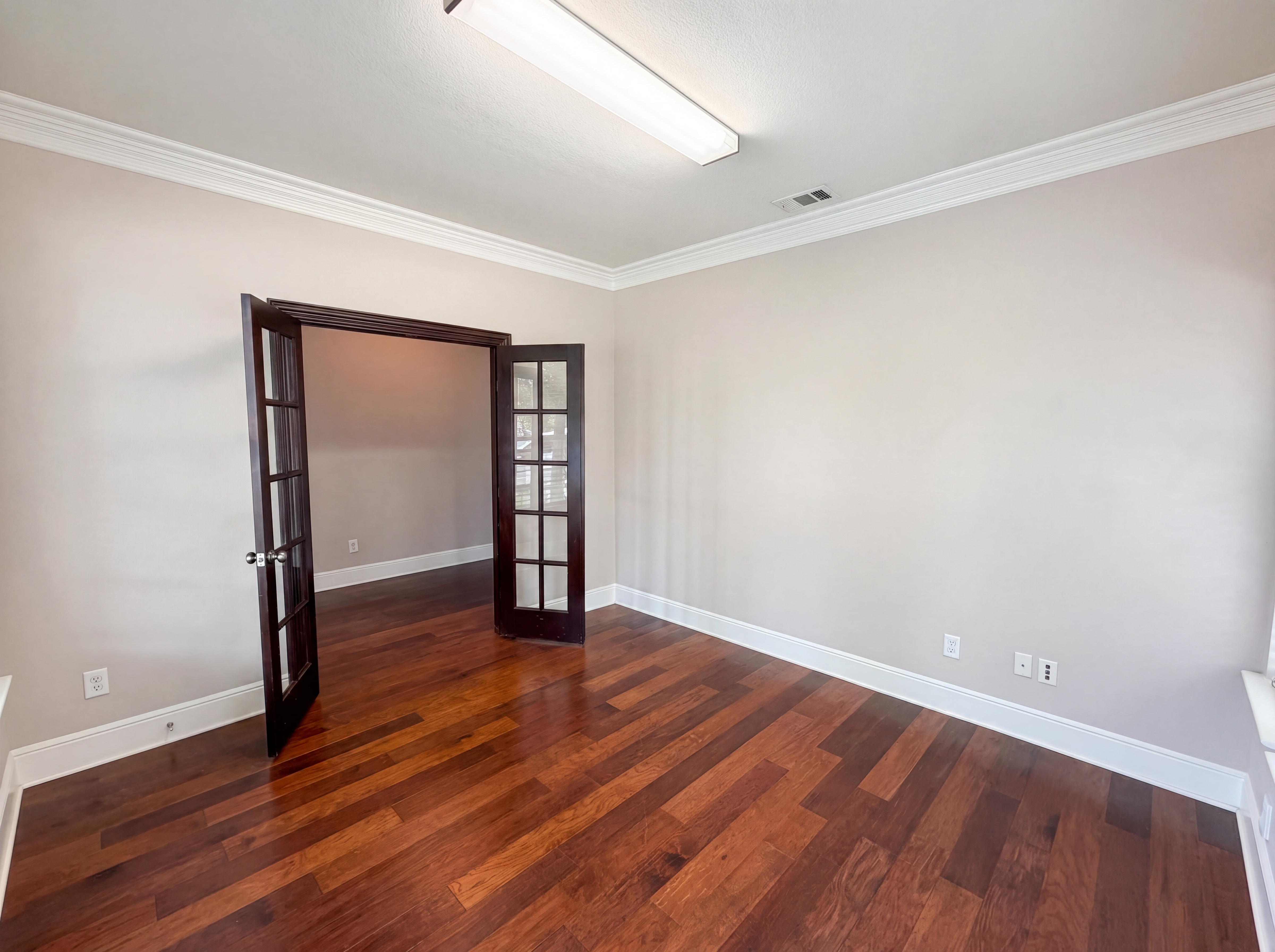 Photo 14 of 32 of 10330 Sandbar Dr, Irving, TX