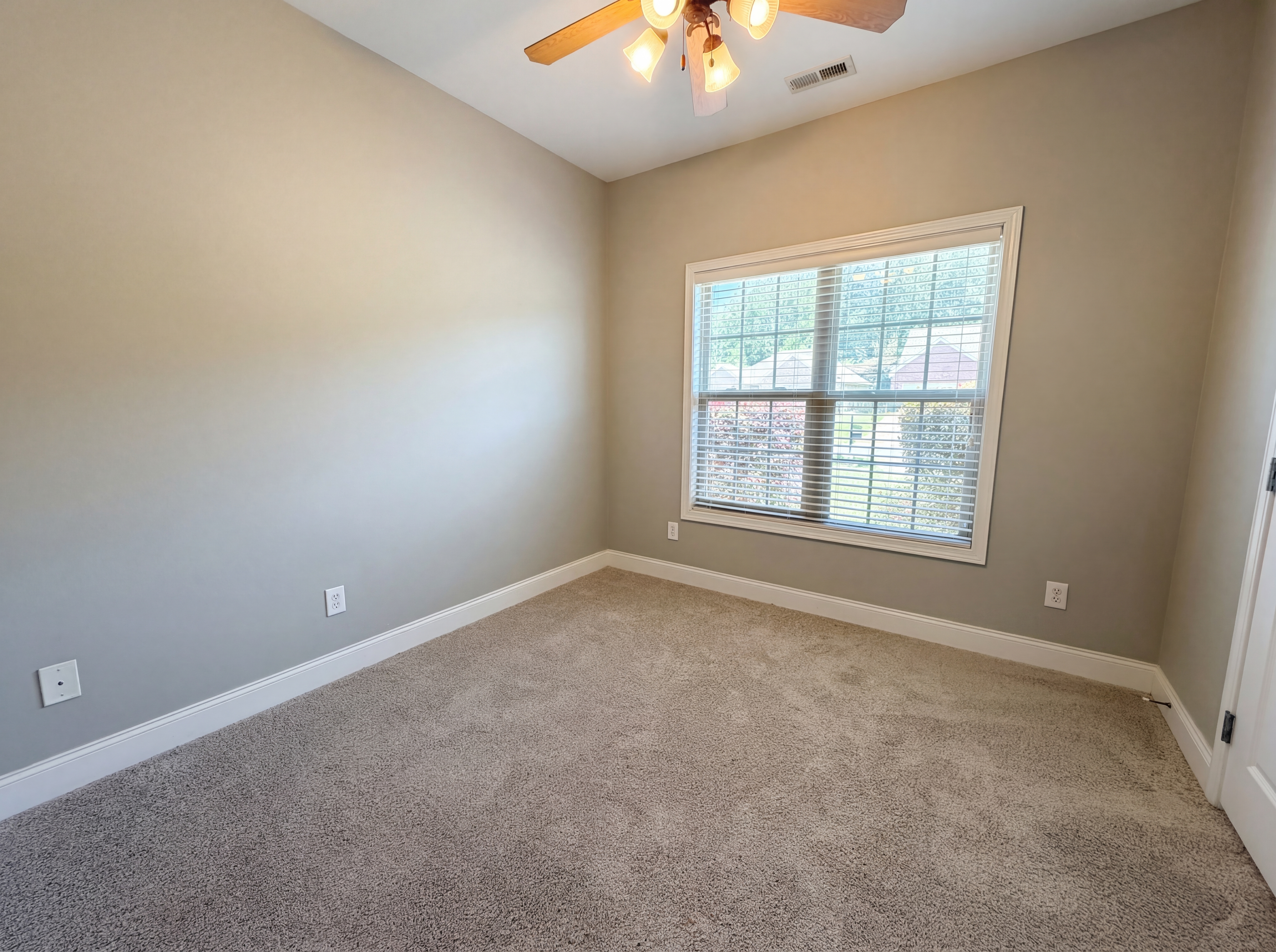 Photo 4 of 18 of 4170 Hathaway Ln, Mount Olive, AL