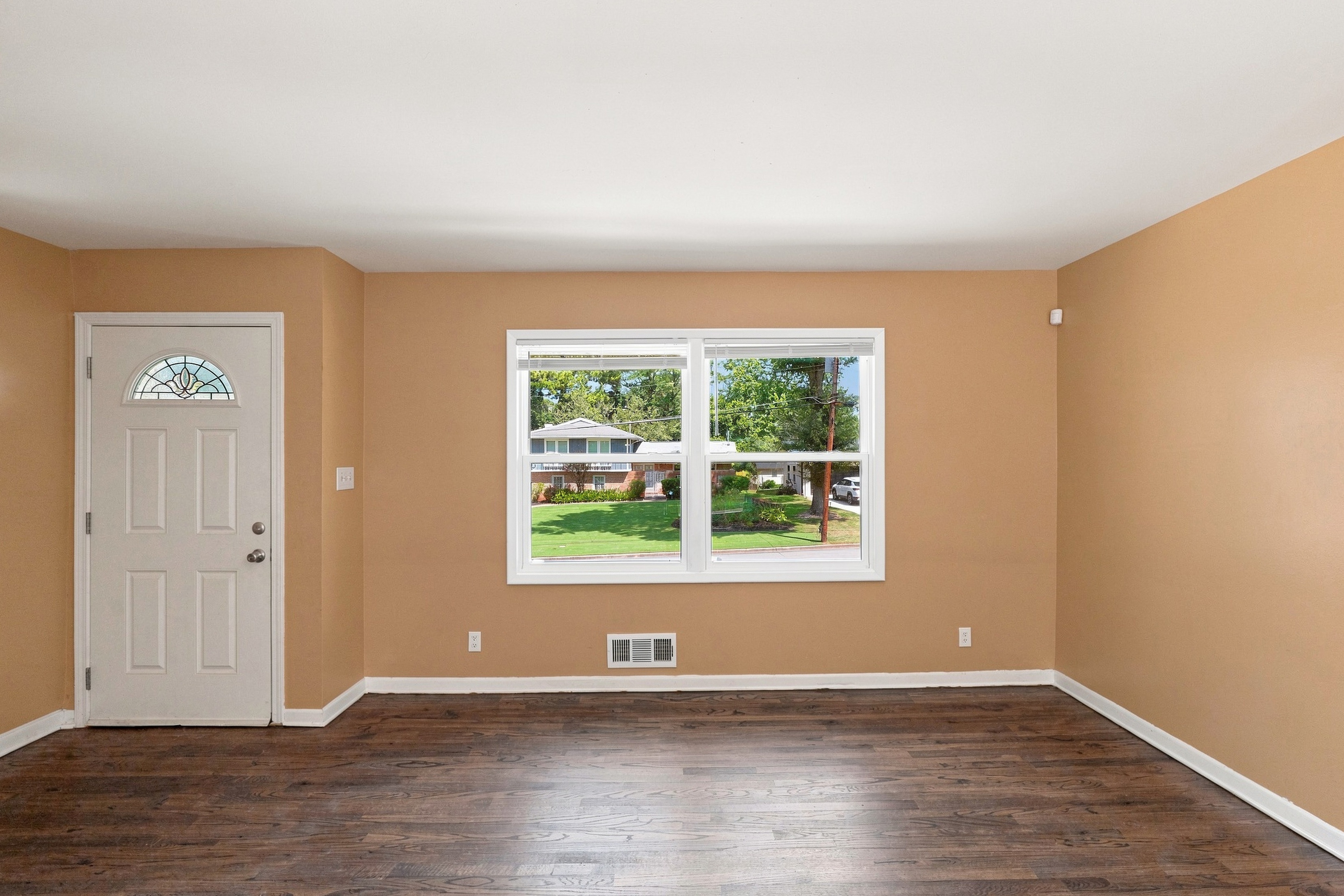 Photo 7 of 34 of 3713 Elkridge Dr, Decatur, GA