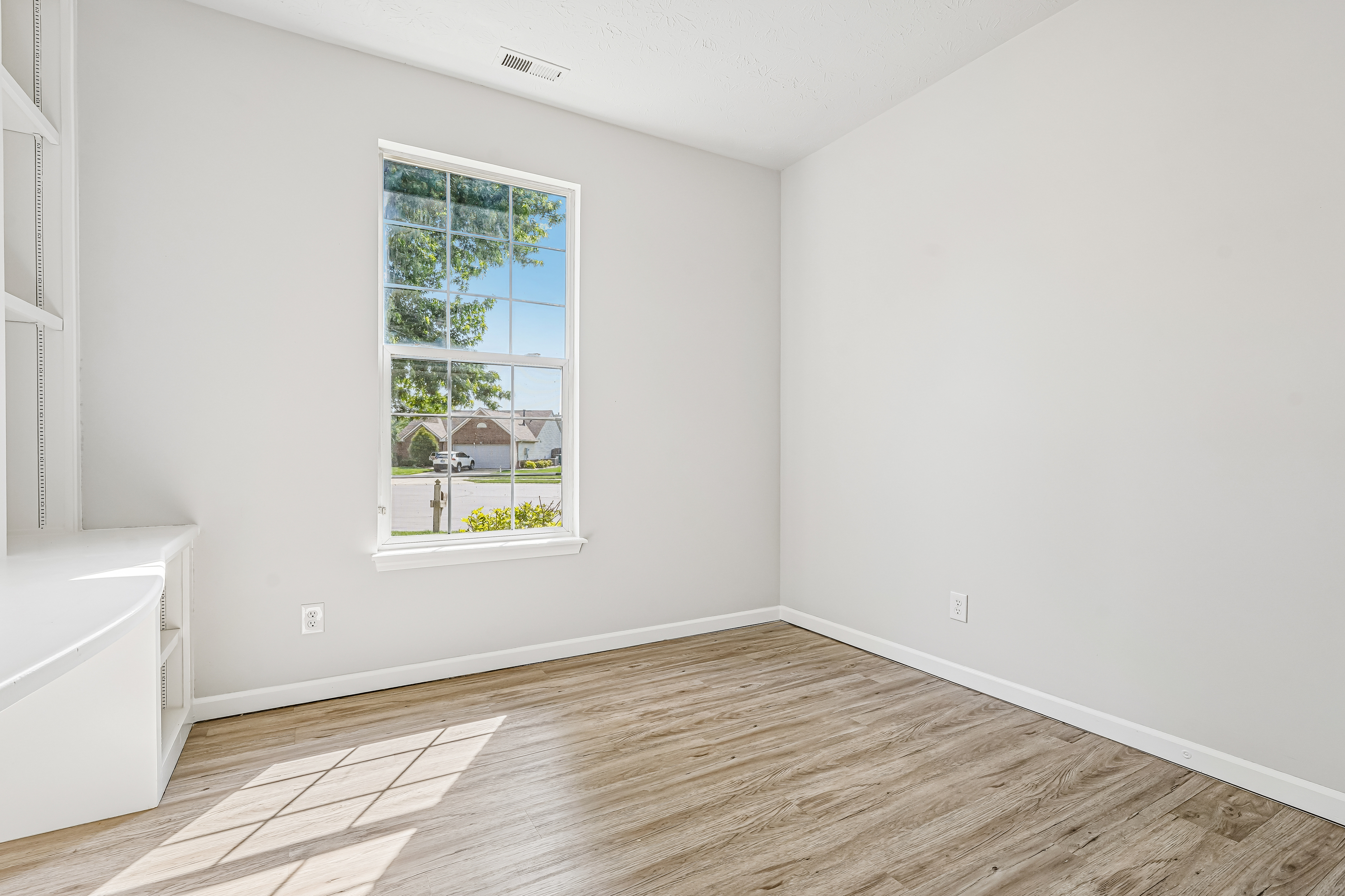 Photo 35 of 48 of 2082 Lawrin Ct, Indianapolis, IN
