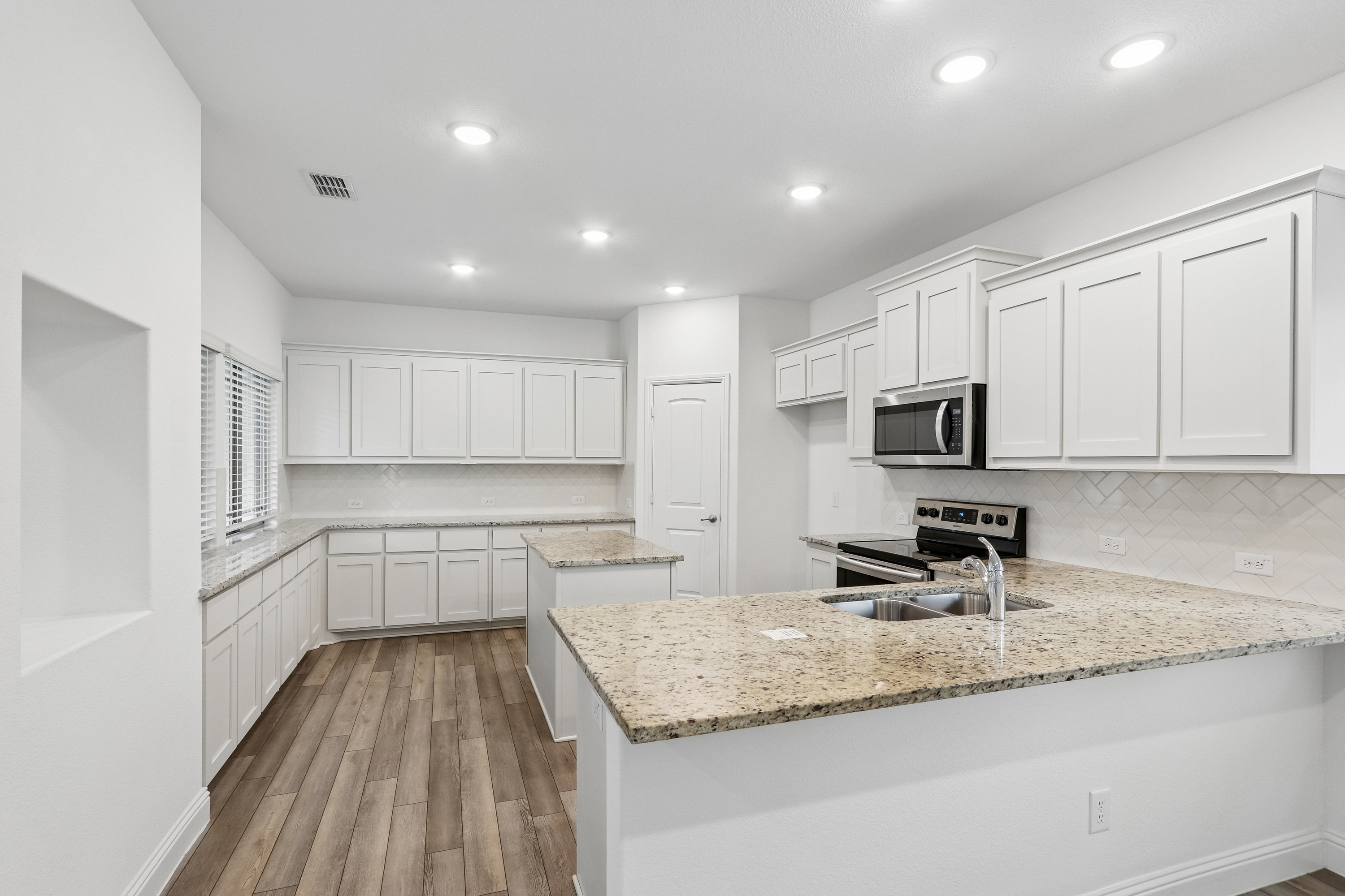 Photo 37 of 42 of 568 Val Verde St, Aubrey, TX
