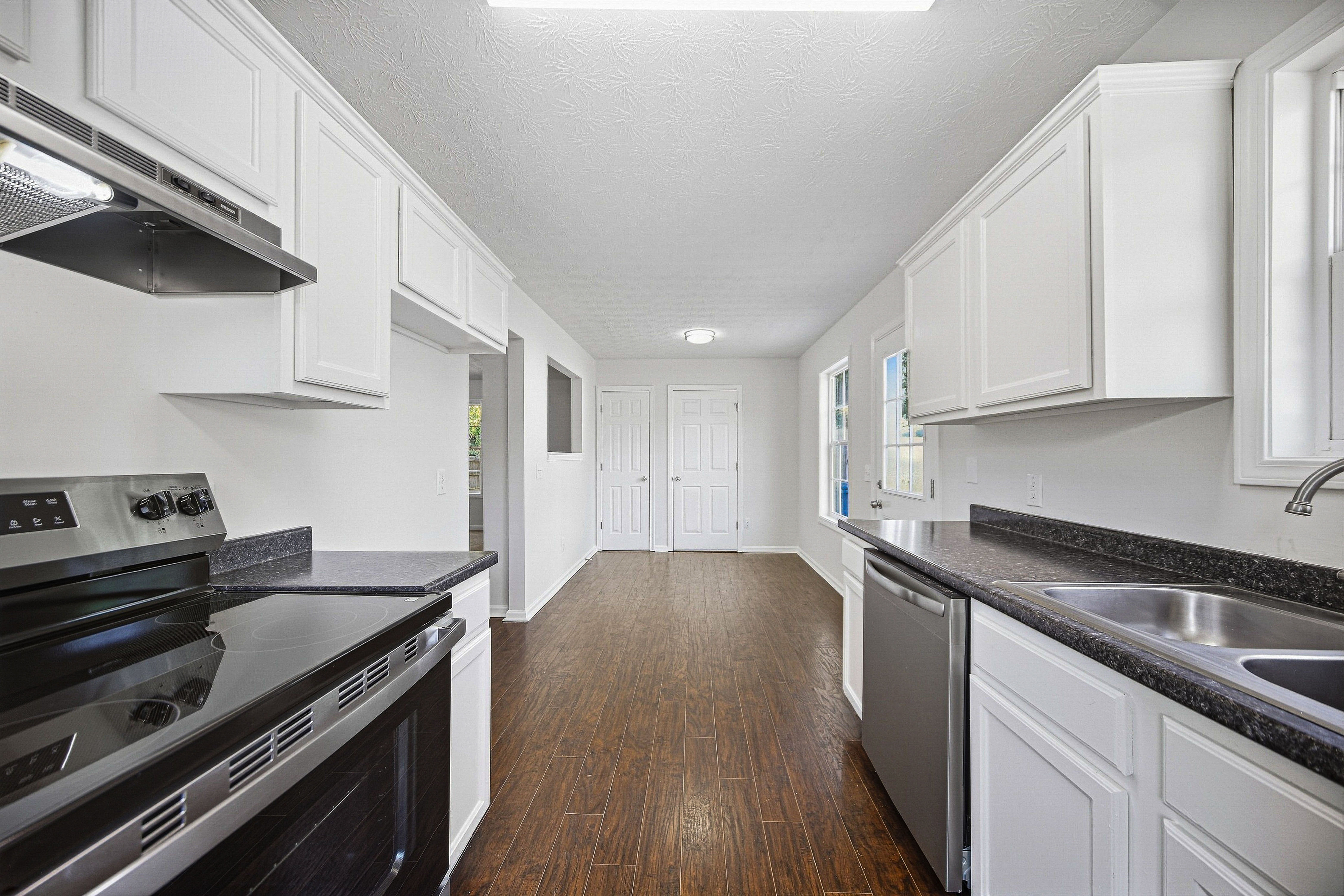 Photo 2 of 31 of 330 Dreamland Ct, Winder, GA