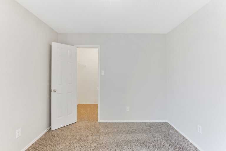 Photo 18 of 25 - 305 Millford Rd, Roanoke, TX 76262