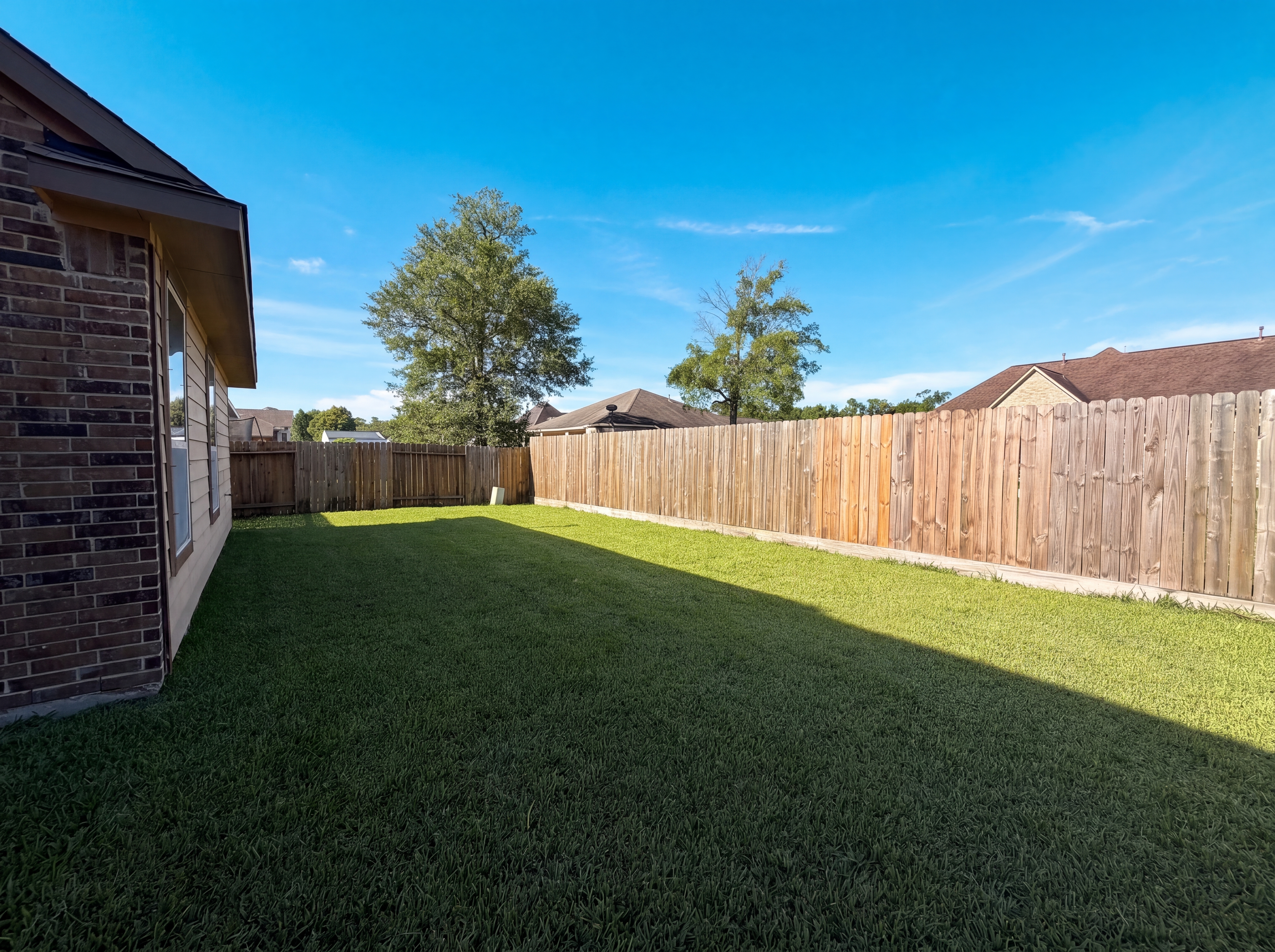 Photo 7 of 26 of 6523 Hunters Creek Ln, Baytown, TX