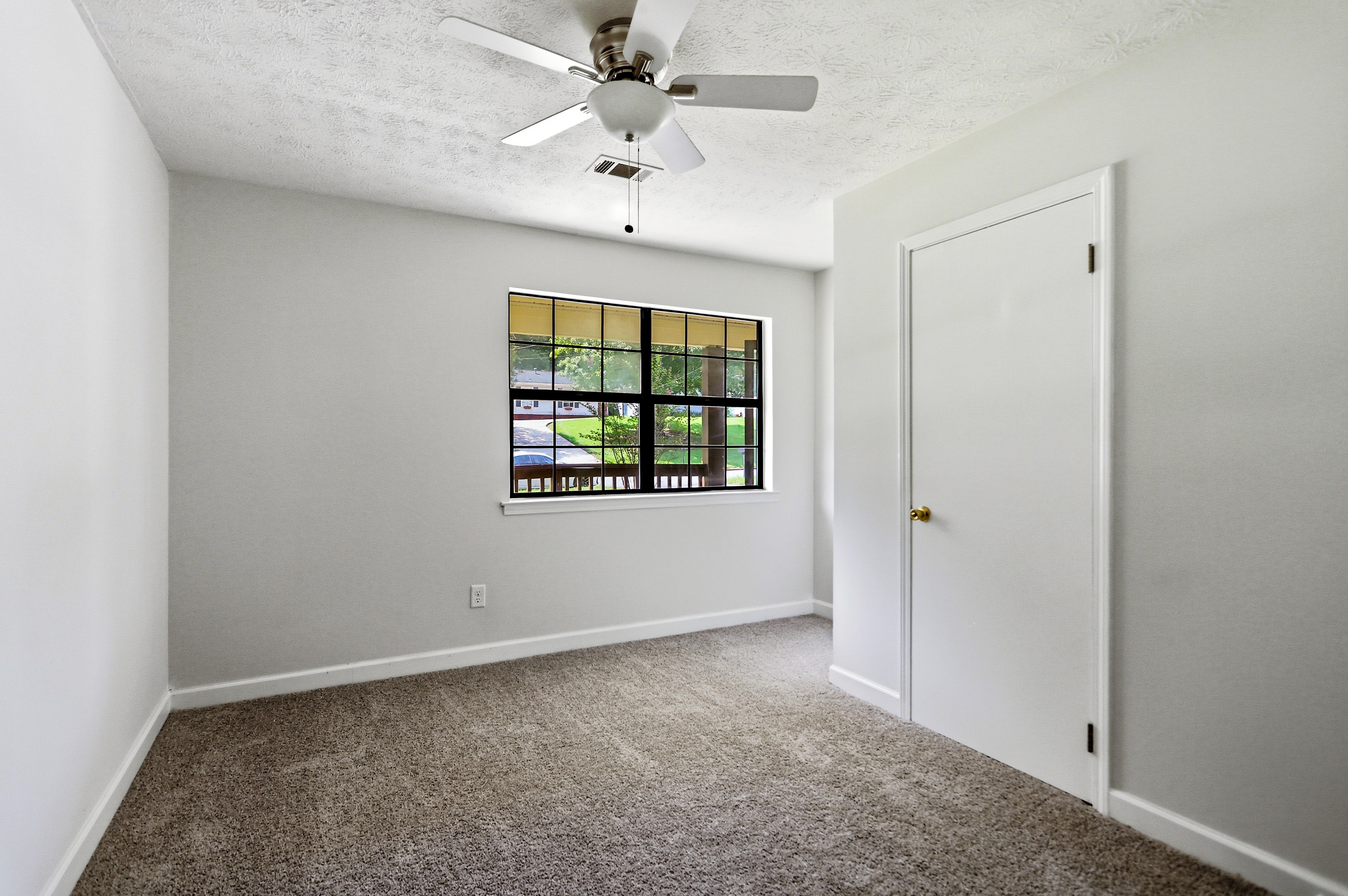 Photo 12 of 27 of 3772 Charlotte Dr, Rex, GA