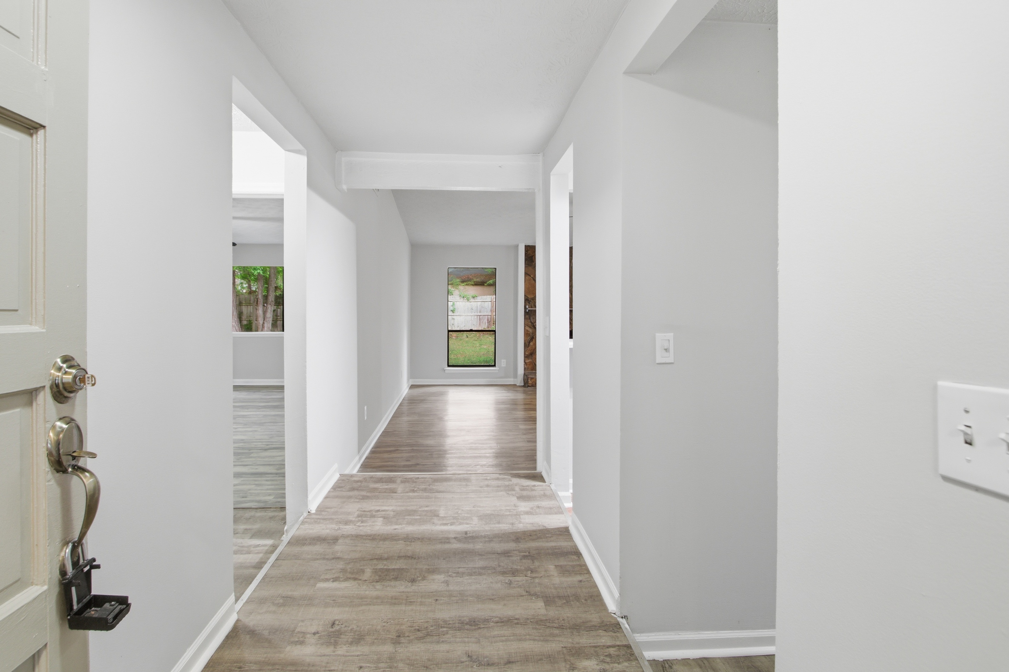 Photo 11 of 31 of 8132 Creekstone Ct, Riverdale, GA